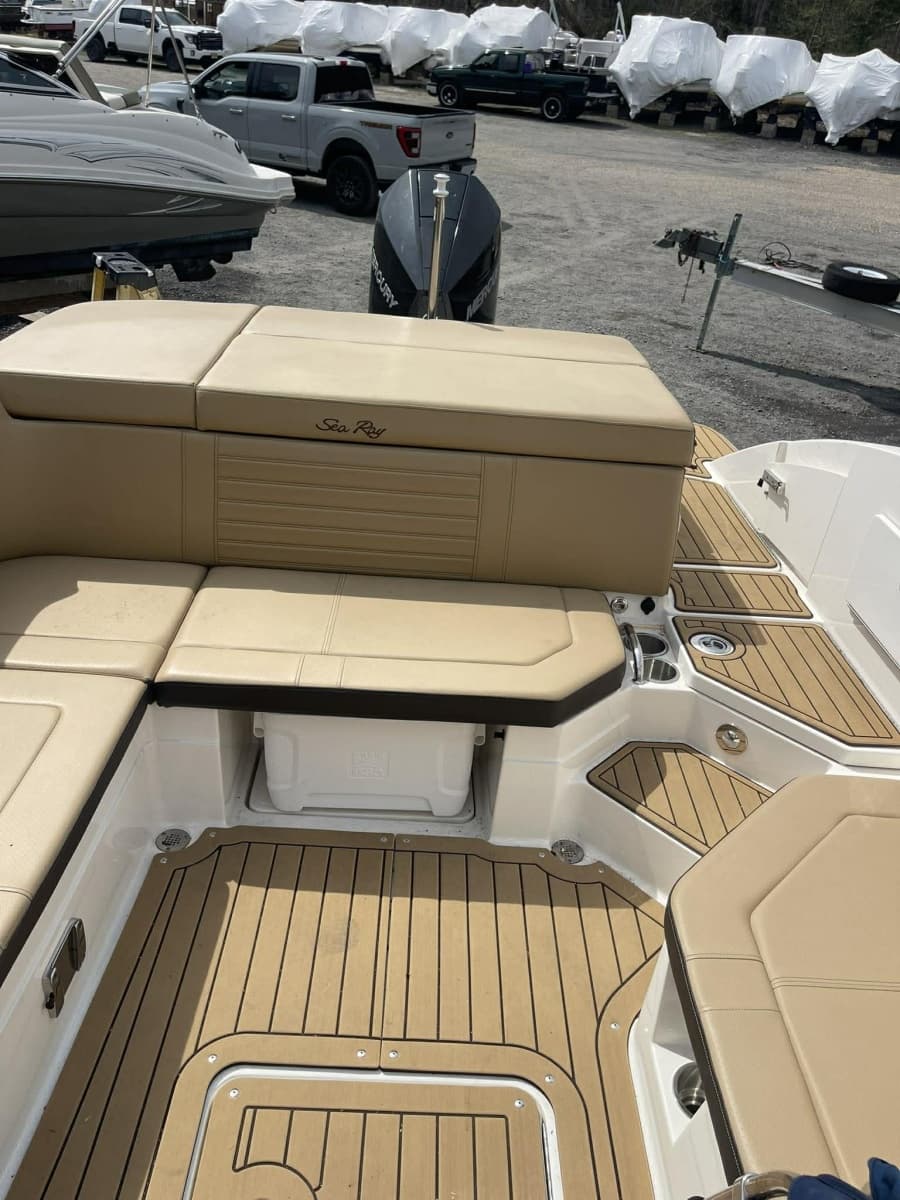 2019 Sea Ray 230 Bow Rider