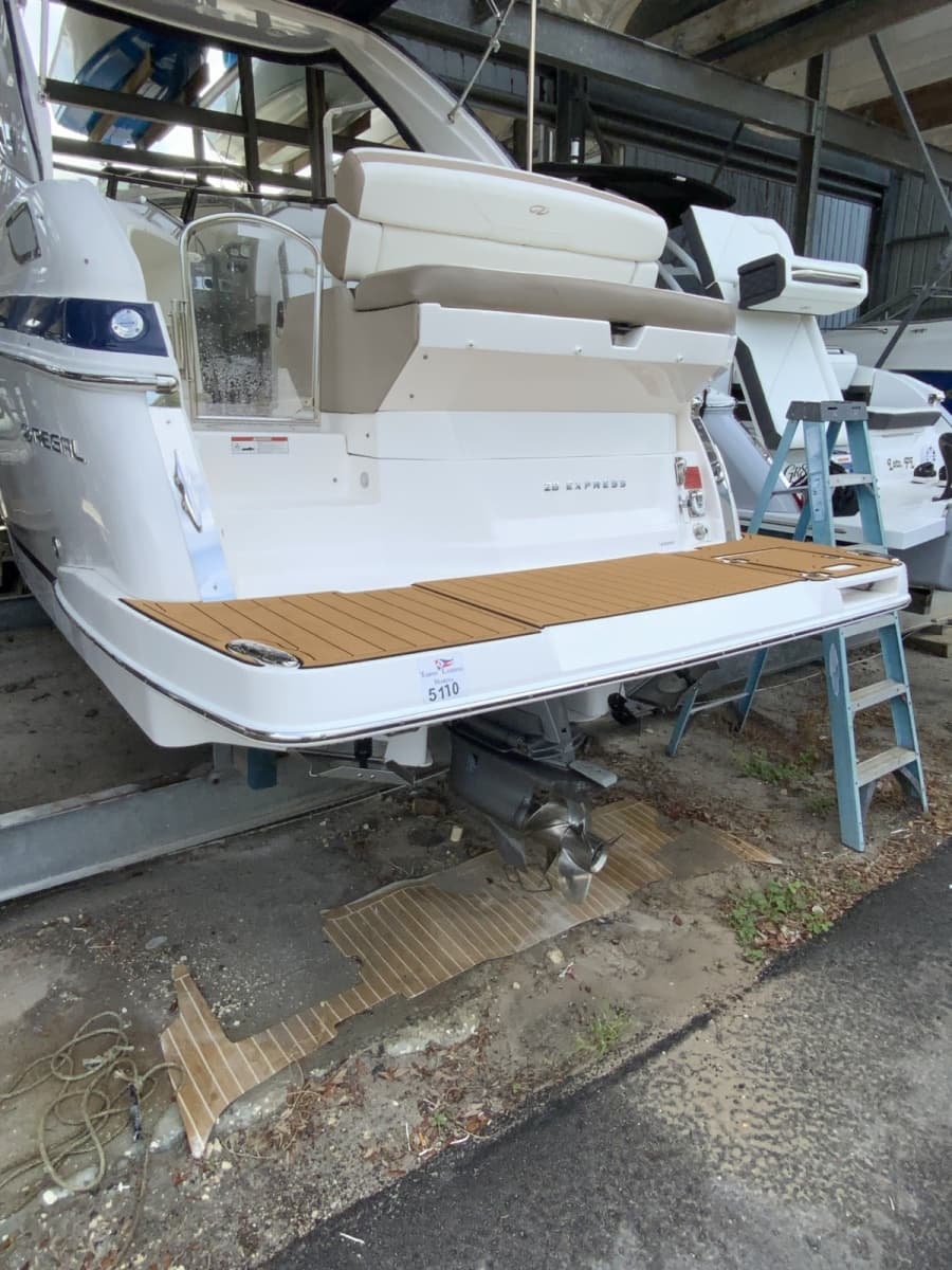 2016 Regal 28 Express - Photo 22
