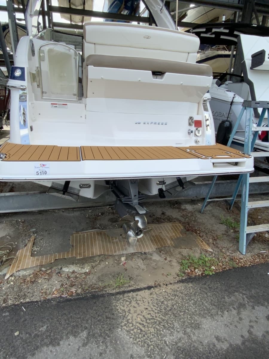 2016 Regal 28 Express - Photo 23
