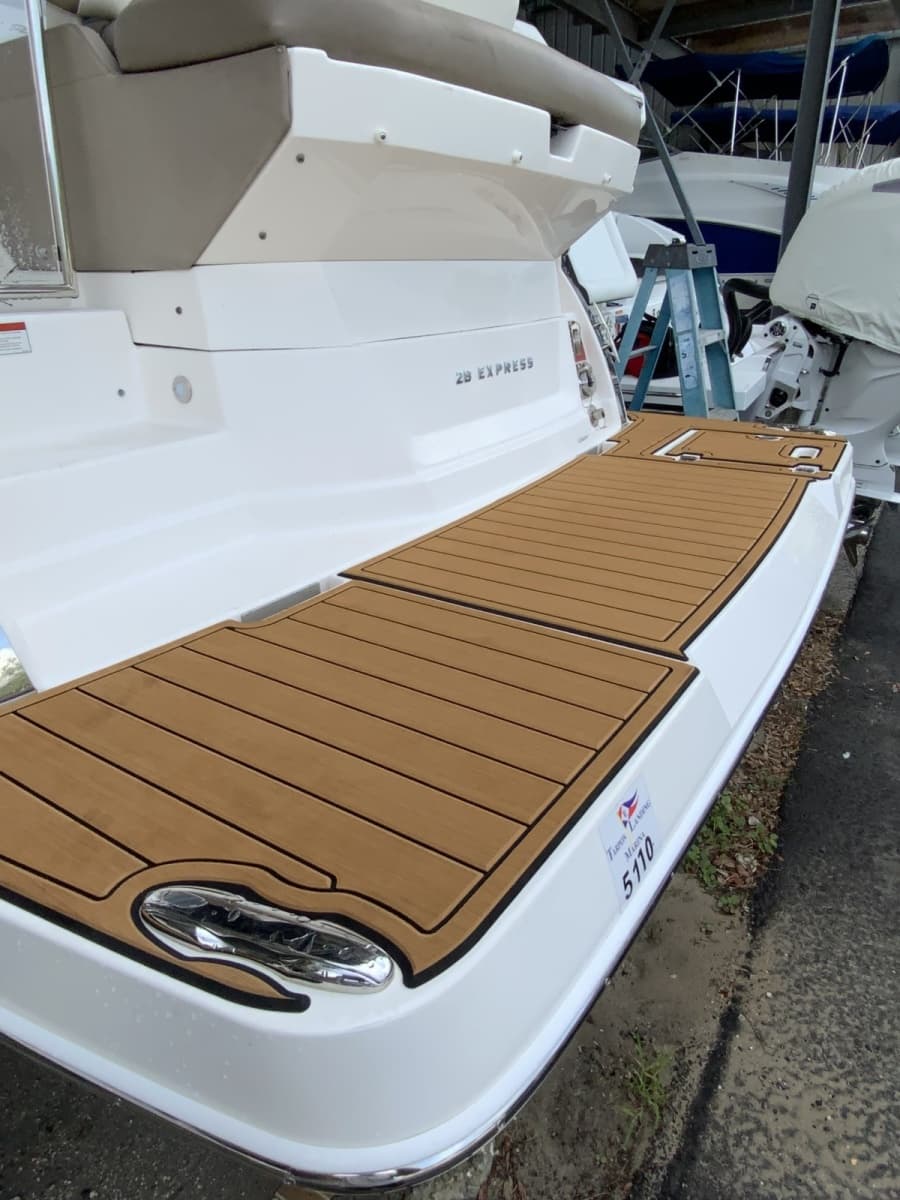 2016 Regal 28 Express - Photo 24