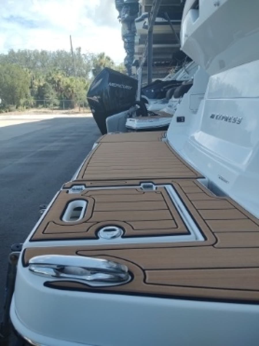 2016 Regal 28 Express - Photo 21