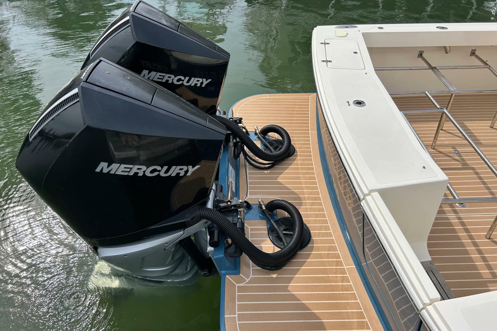 2020 Hunt Yachts Surfhunter 32