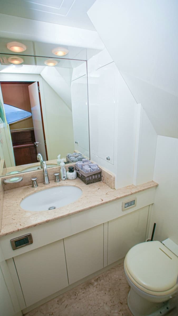 2005 Falcon Falcon 102 Flybridge - Photo 10