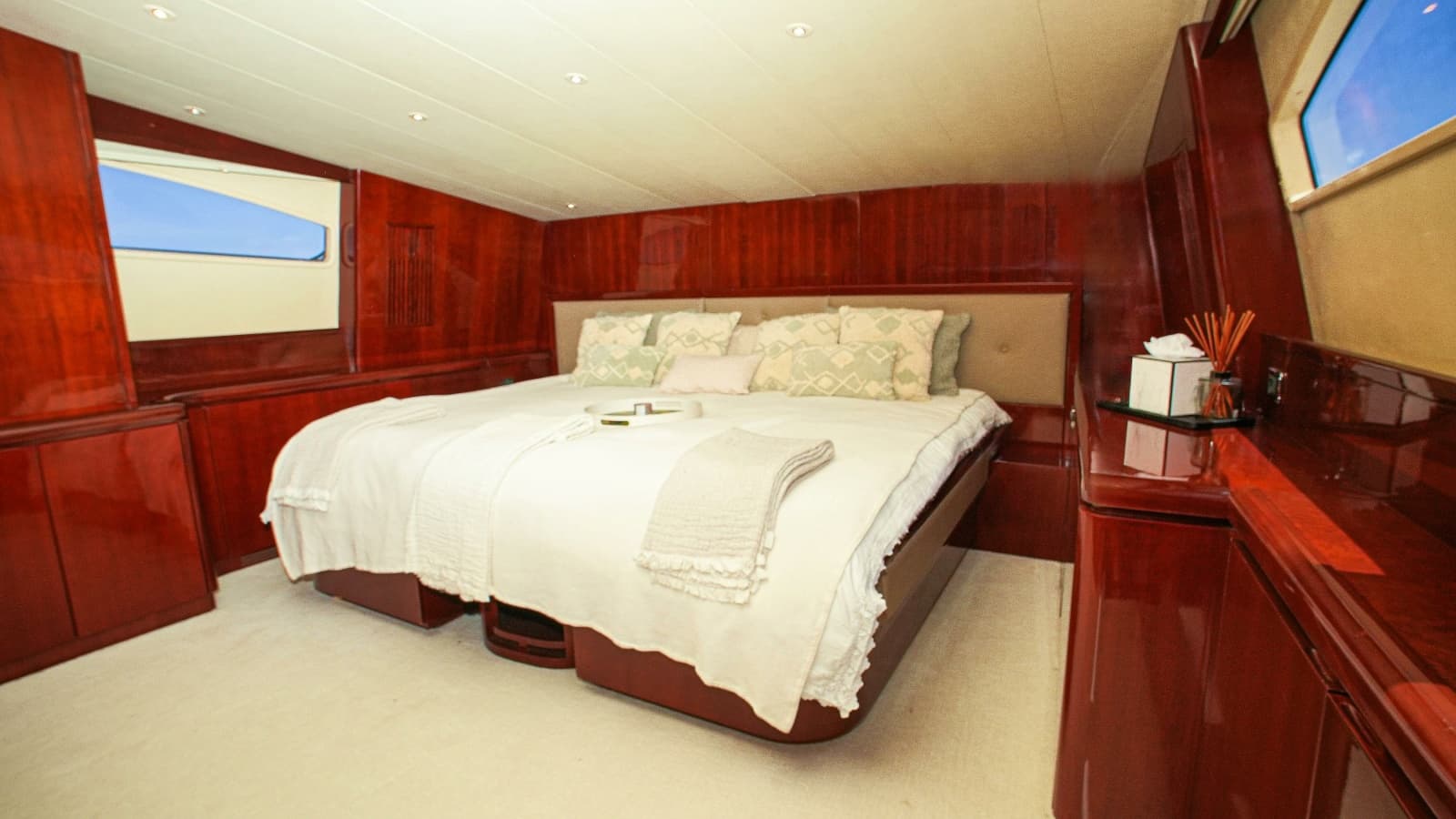 2005 Falcon Falcon 102 Flybridge - Photo 11