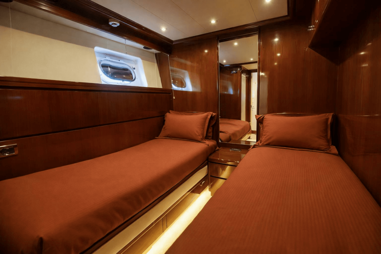 2005 Falcon Falcon 102 Flybridge - Photo 21