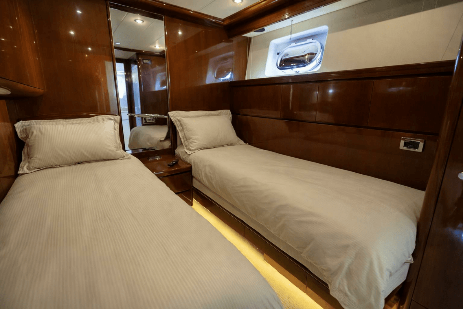 2005 Falcon Falcon 102 Flybridge - Photo 19