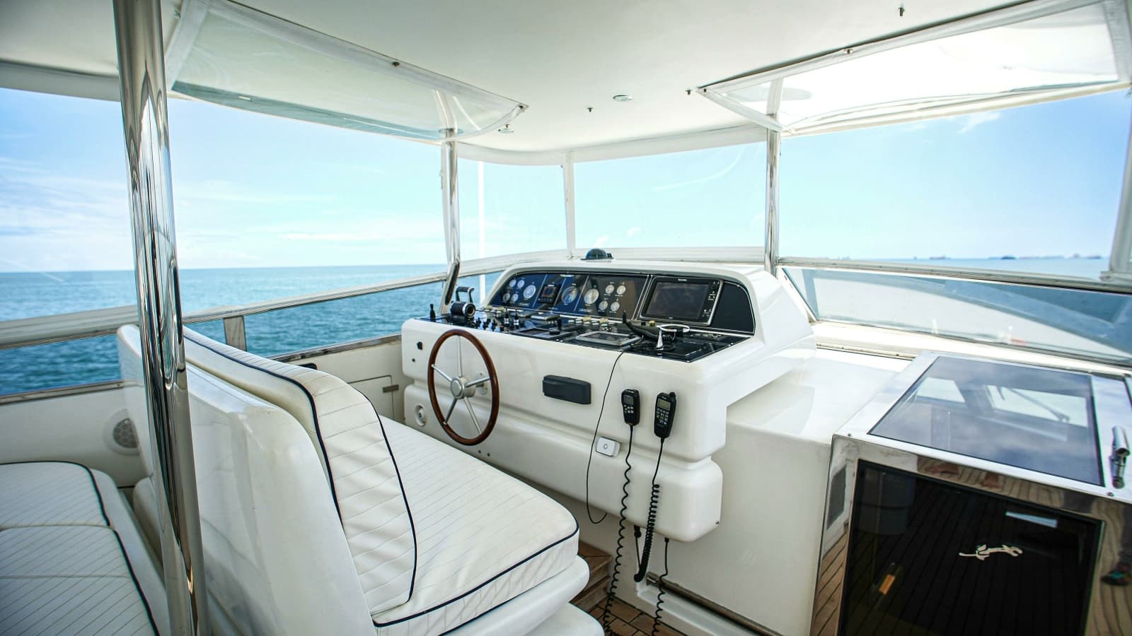 2005 Falcon Falcon 102 Flybridge - Photo 25