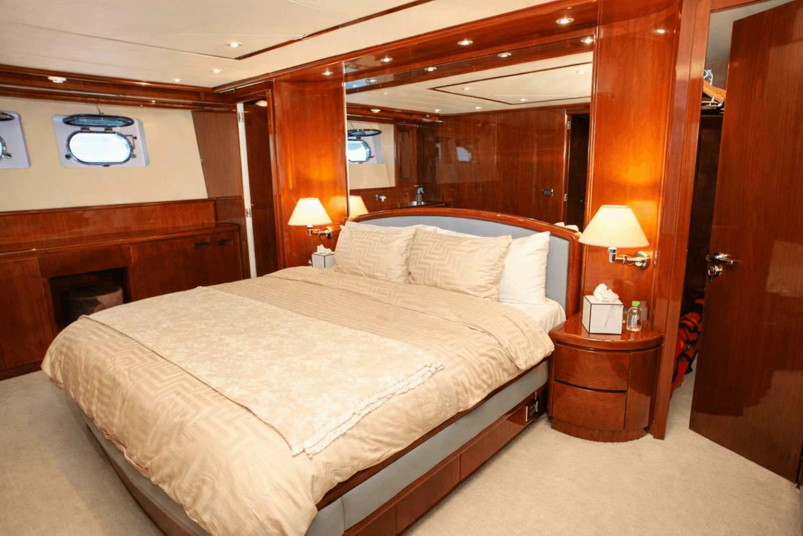 2005 Falcon Falcon 102 Flybridge - Photo 15