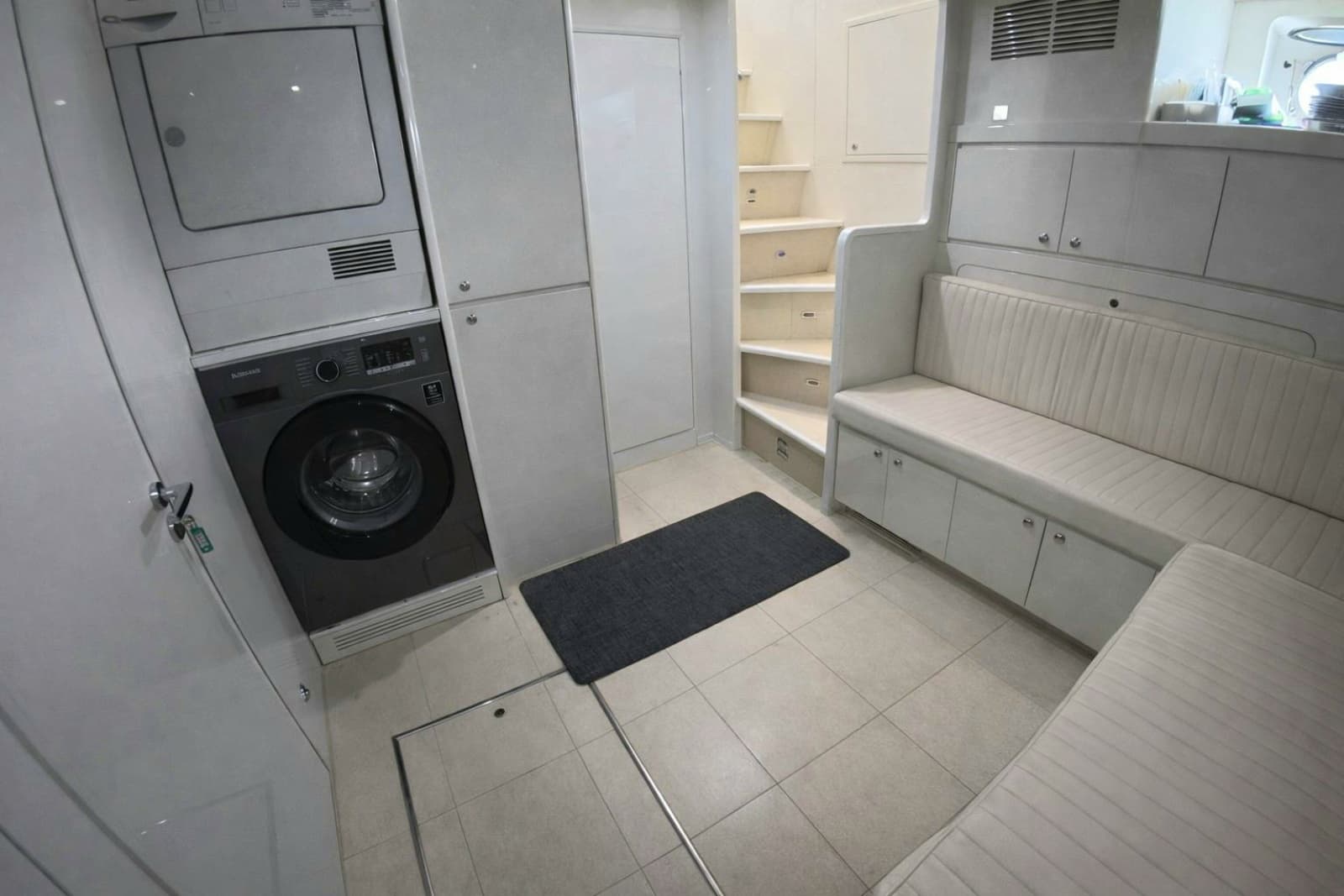 2005 Falcon Falcon 102 Flybridge - Photo 32
