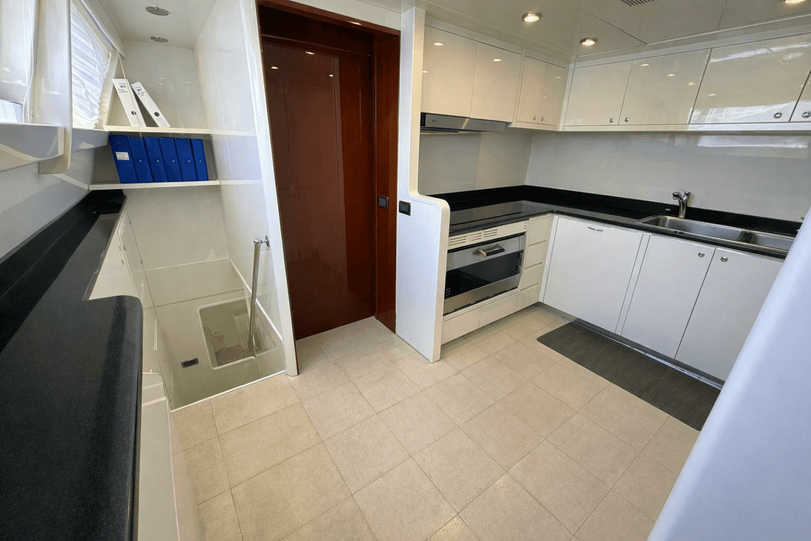 2005 Falcon Falcon 102 Flybridge