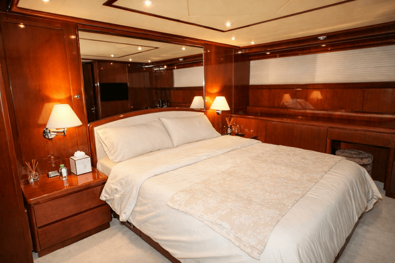 2005 Falcon Falcon 102 Flybridge - Photo 17