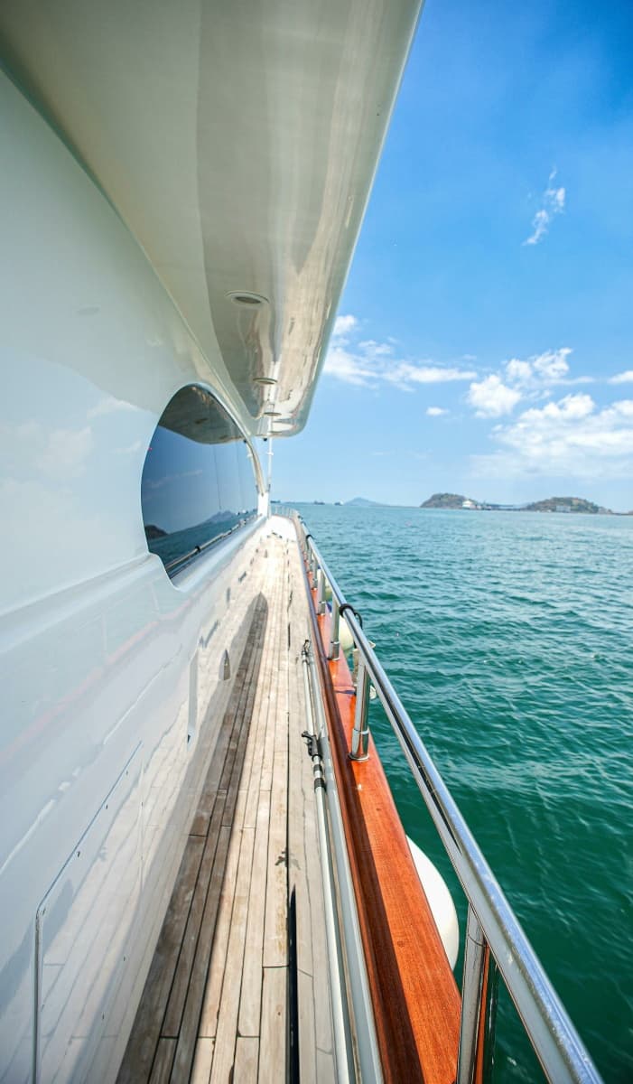 2005 Falcon Falcon 102 Flybridge - Photo 34