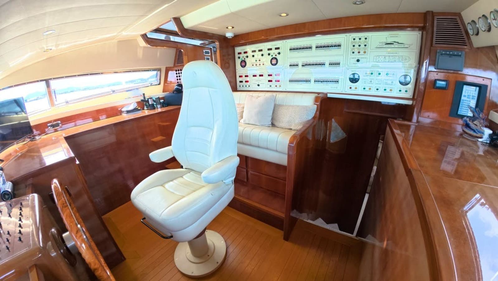 2005 Falcon Falcon 102 Flybridge - Photo 24