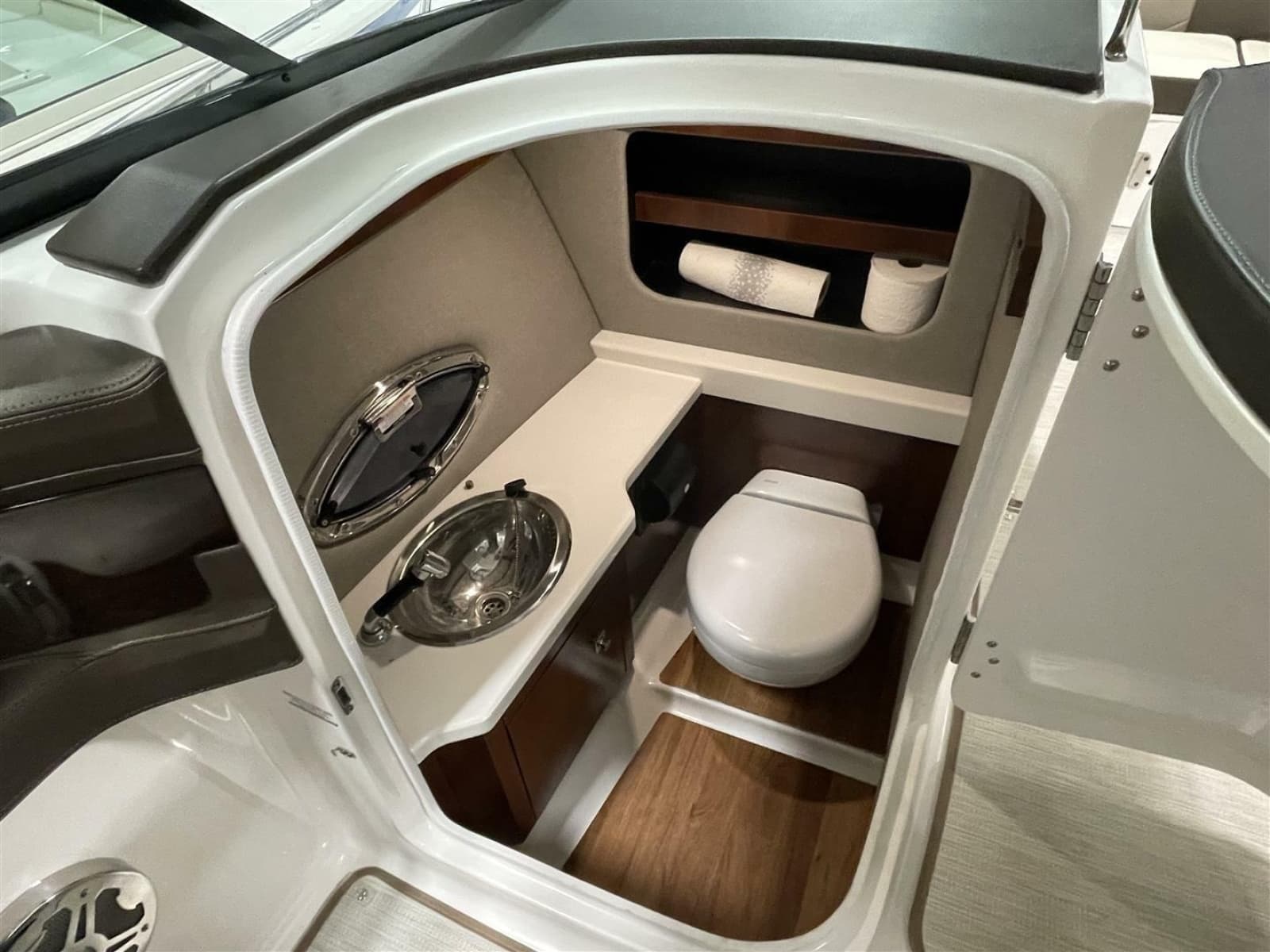 2019 Chaparral 297 SSX