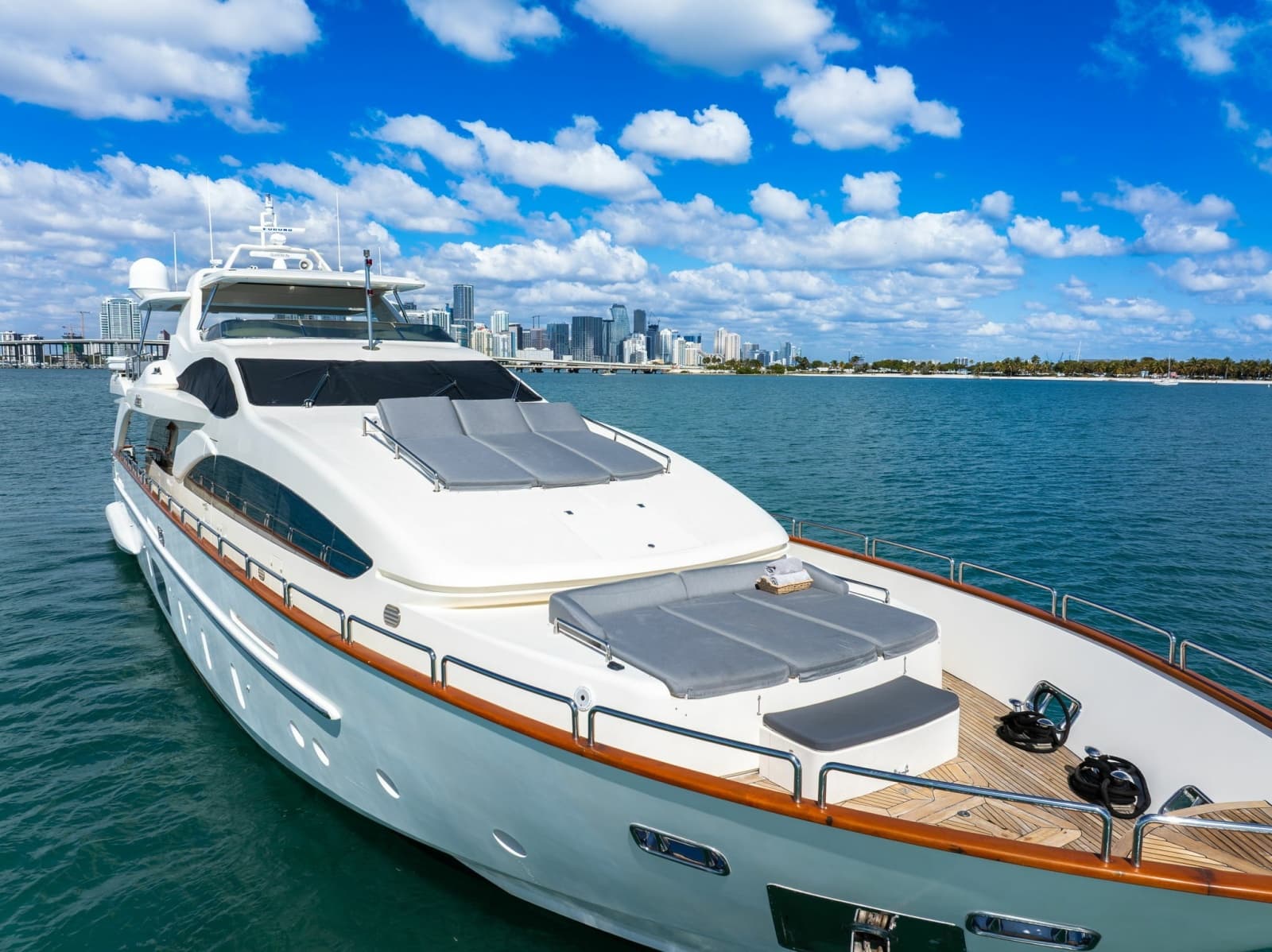2005 Azimut 105