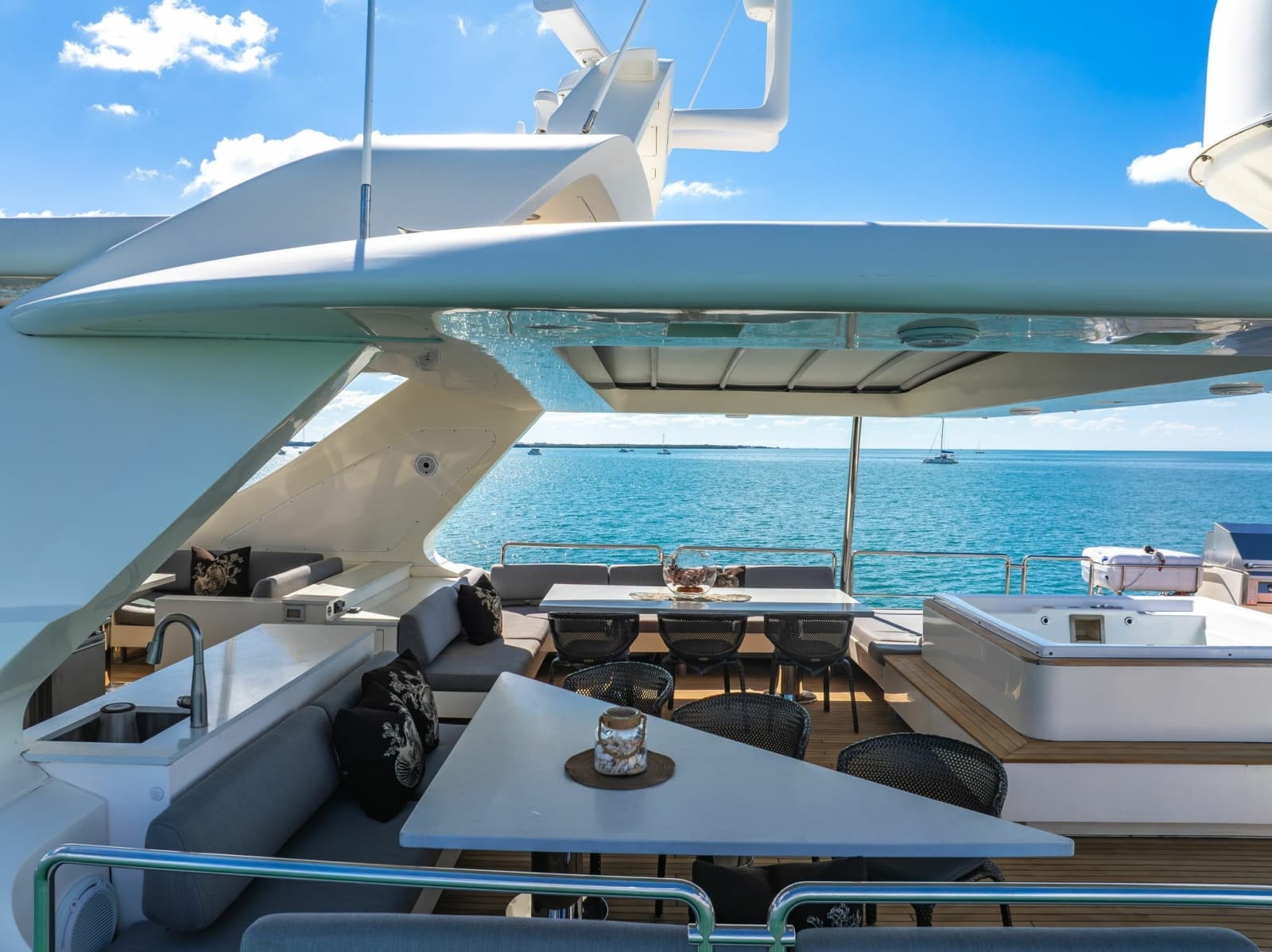 2005 Azimut 105