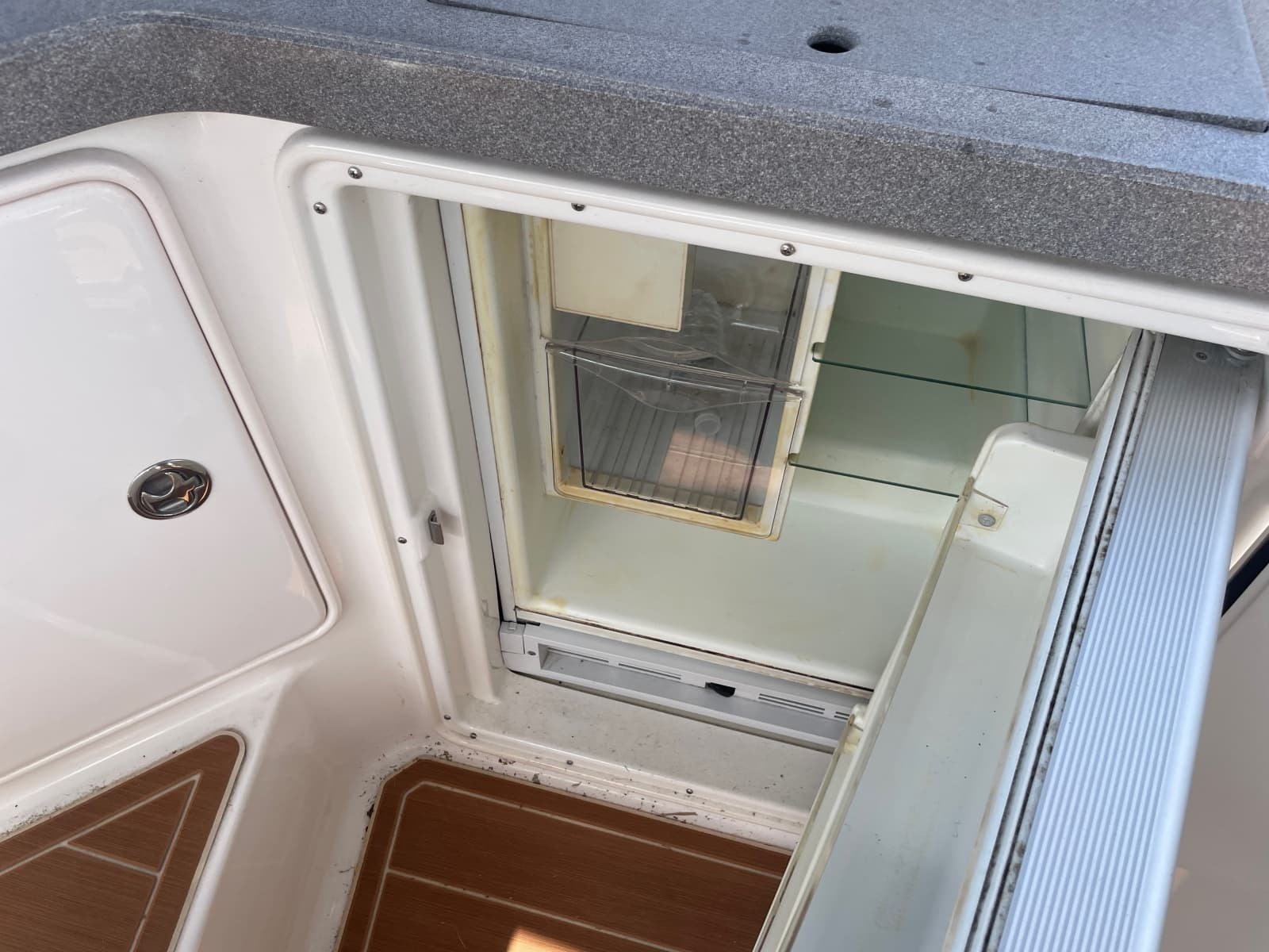 2005 Regal 3560 Express