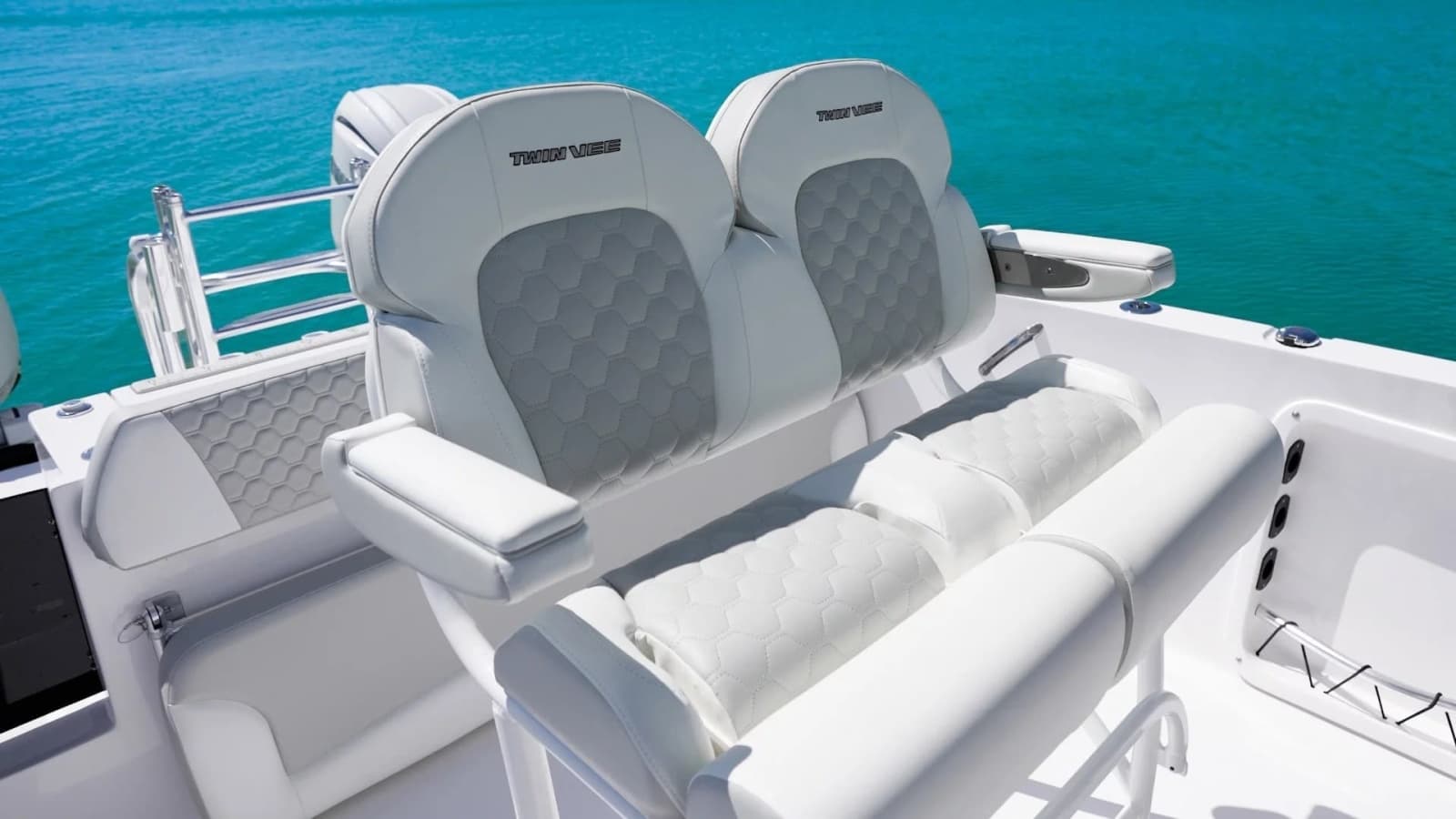 2026 Twin Vee 240 GFX2 CC