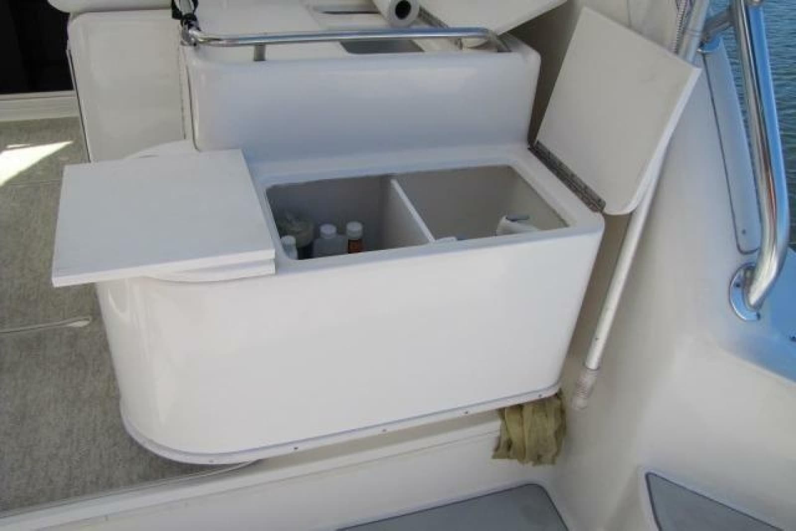 1997 Sea Ray 370 Express Cruiser - Photo 25