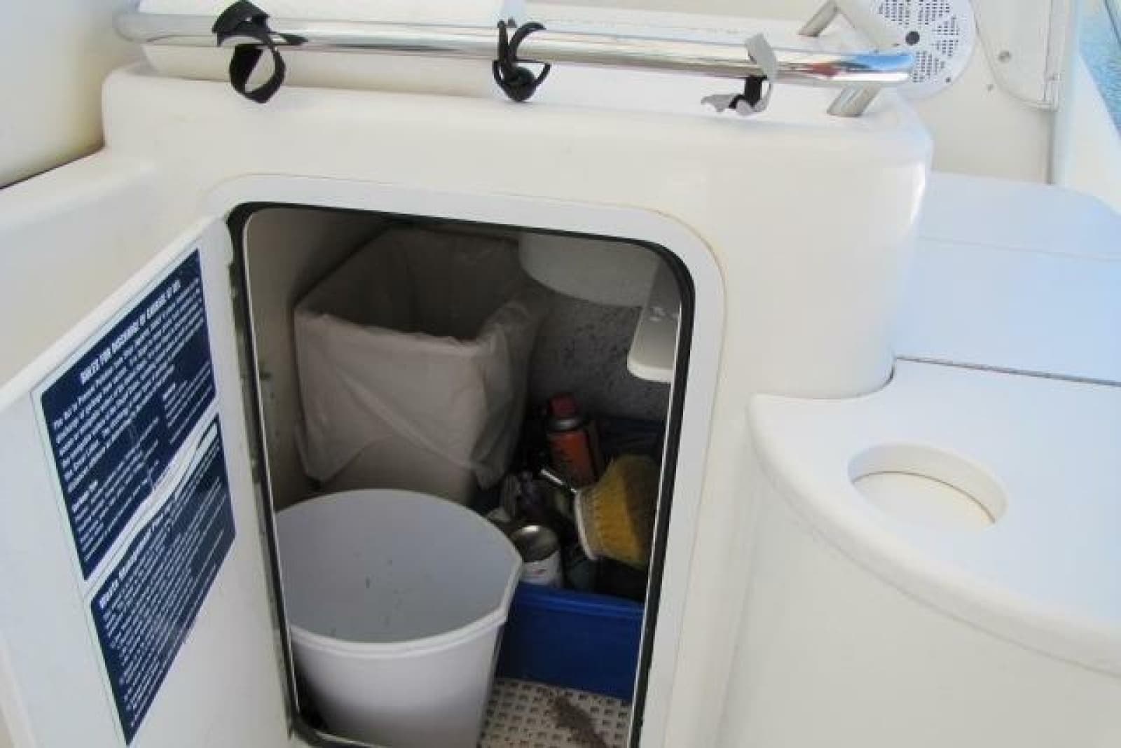 1997 Sea Ray 370 Express Cruiser - Photo 27