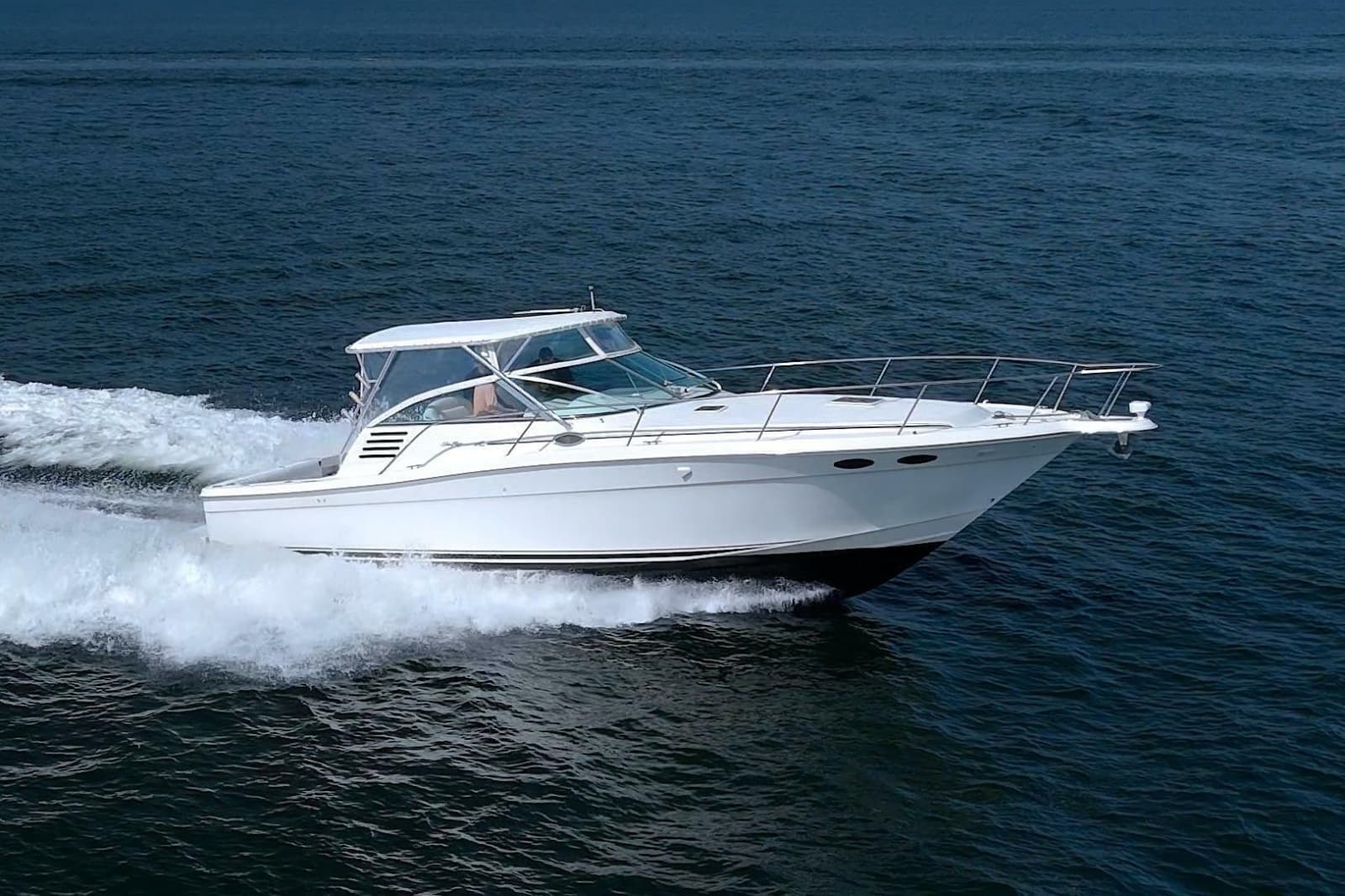 1997 Sea Ray 370 Express Cruiser - Photo 8