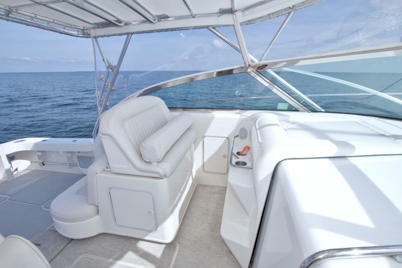 1997 Sea Ray 370 Express Cruiser - Photo 32