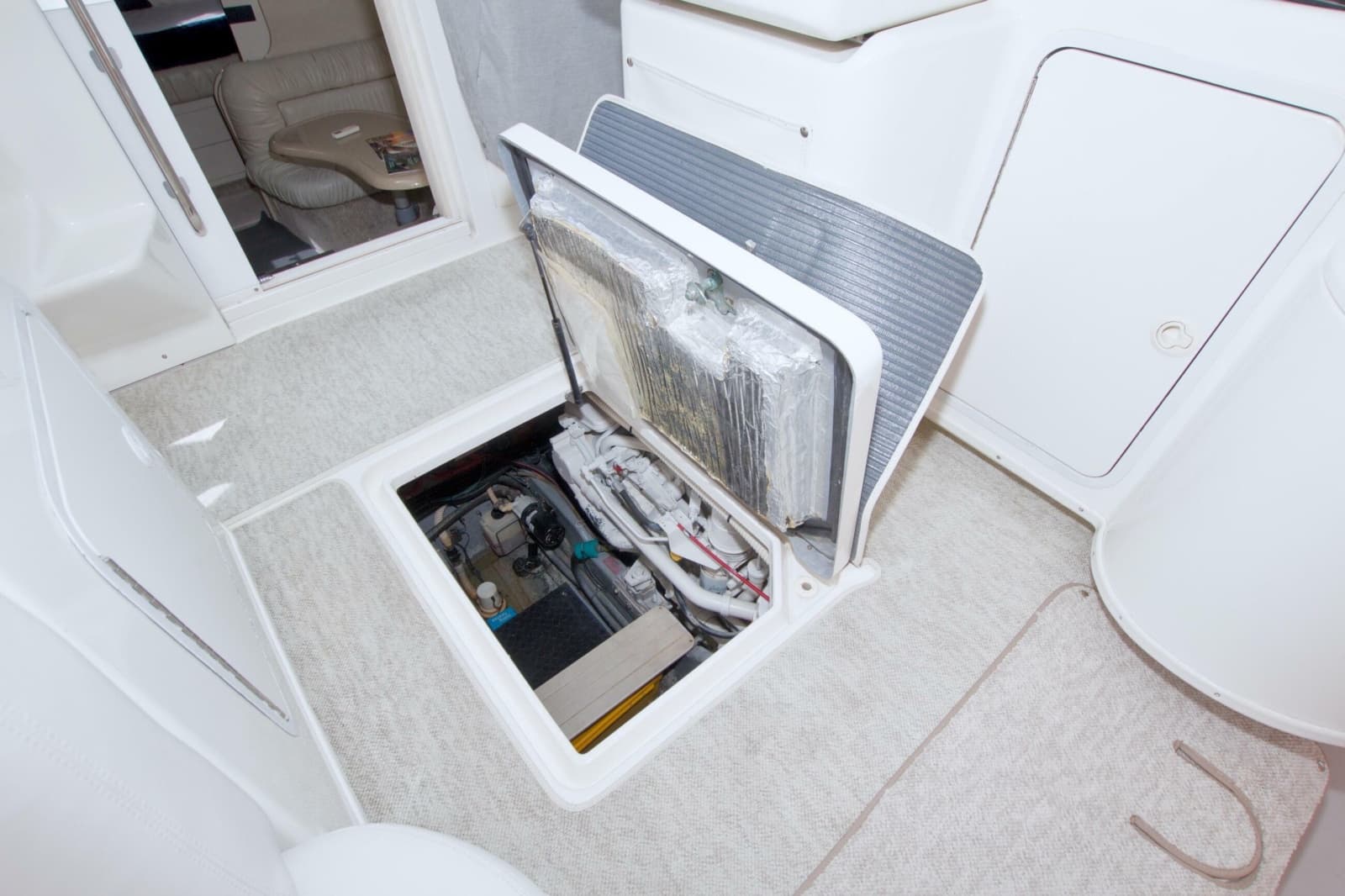 1997 Sea Ray 370 Express Cruiser - Photo 50