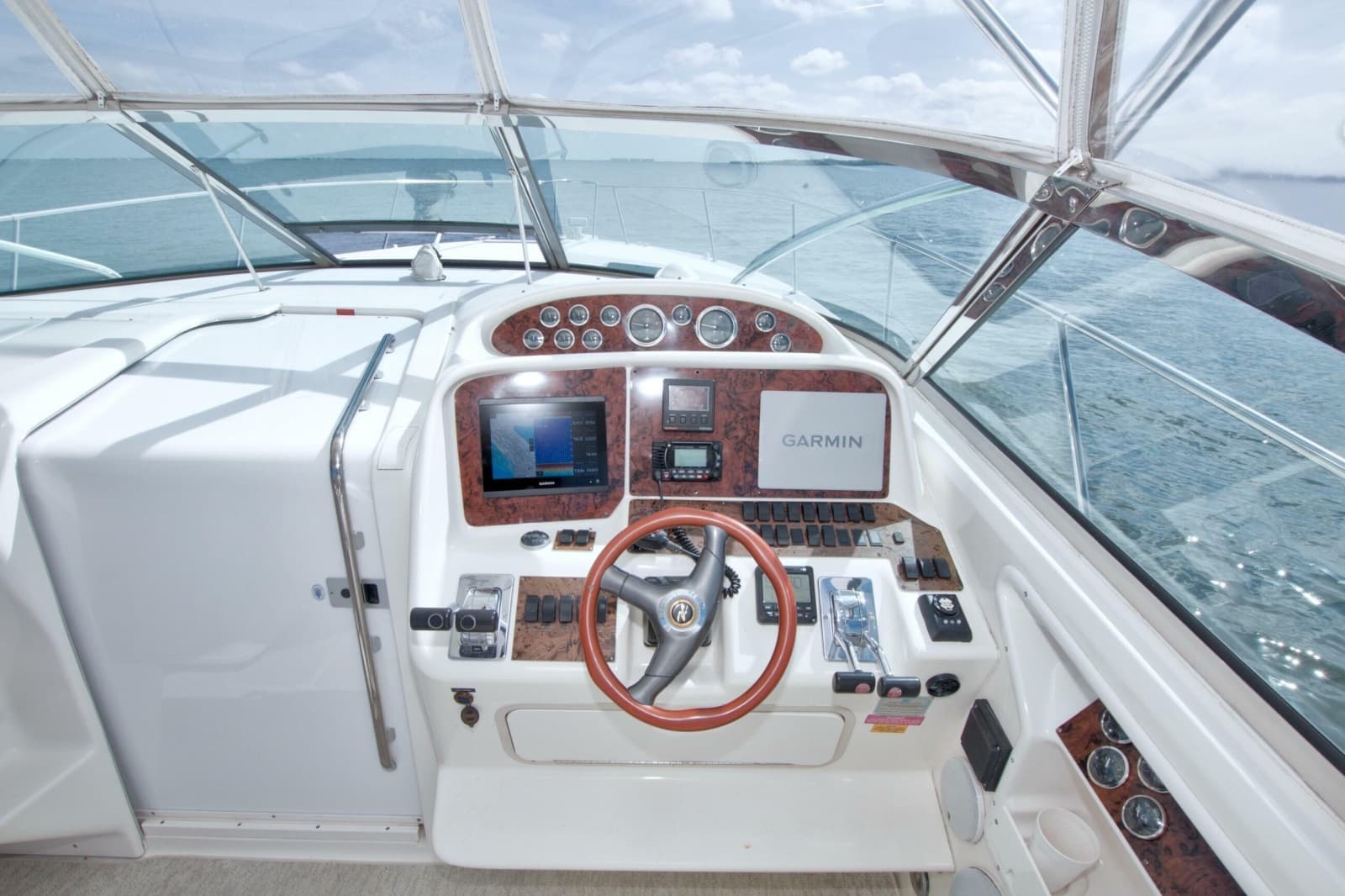 1997 Sea Ray 370 Express Cruiser - Photo 29