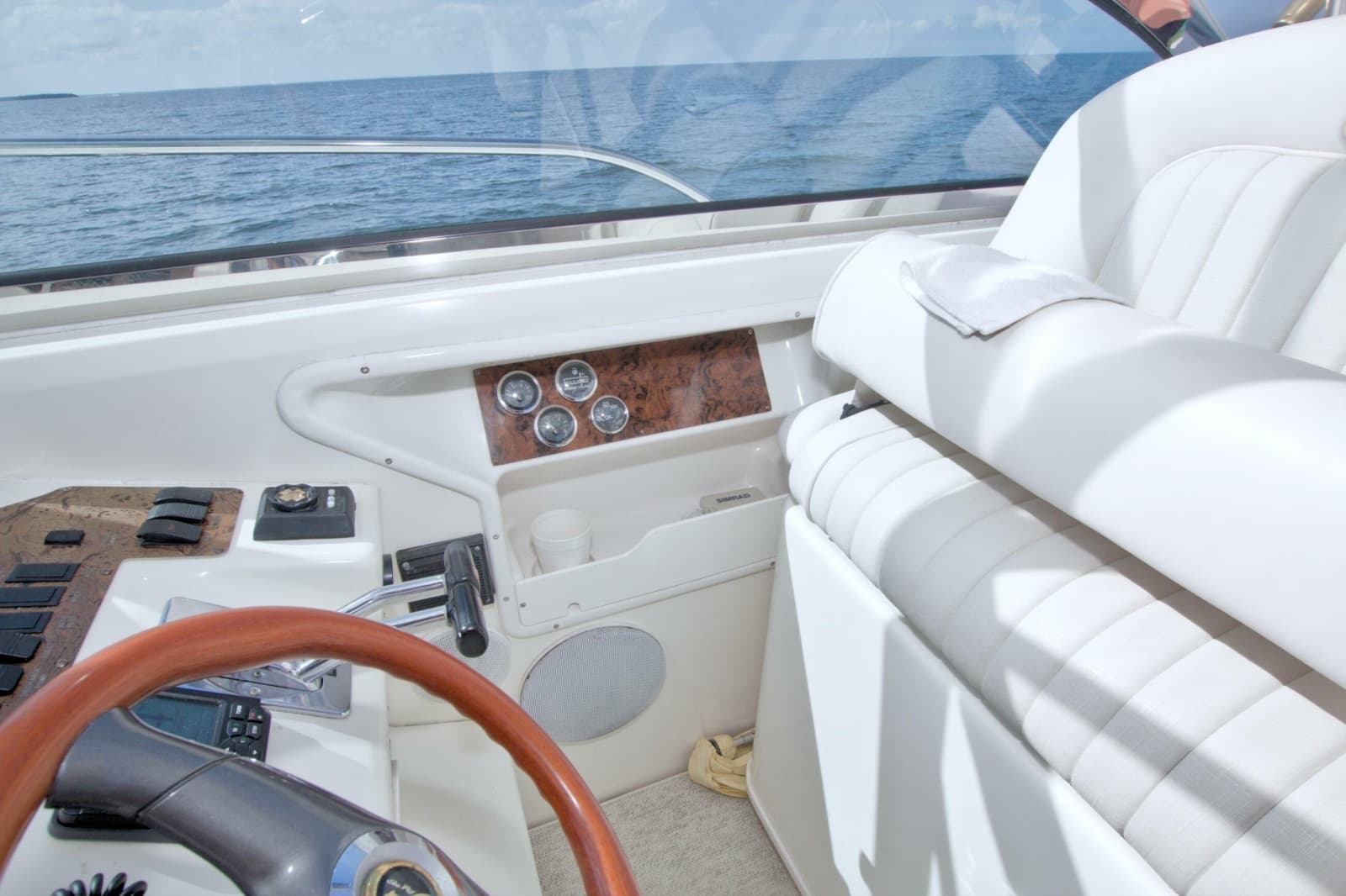 1997 Sea Ray 370 Express Cruiser - Photo 30