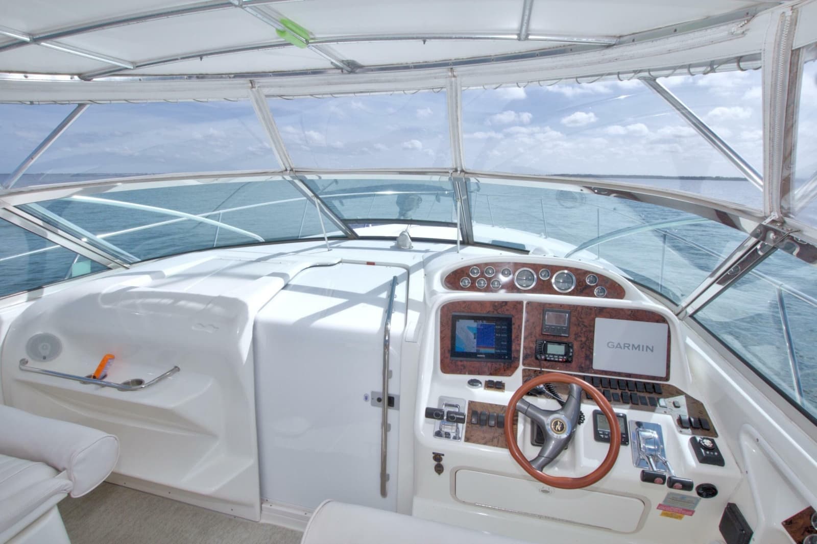 1997 Sea Ray 370 Express Cruiser - Photo 31