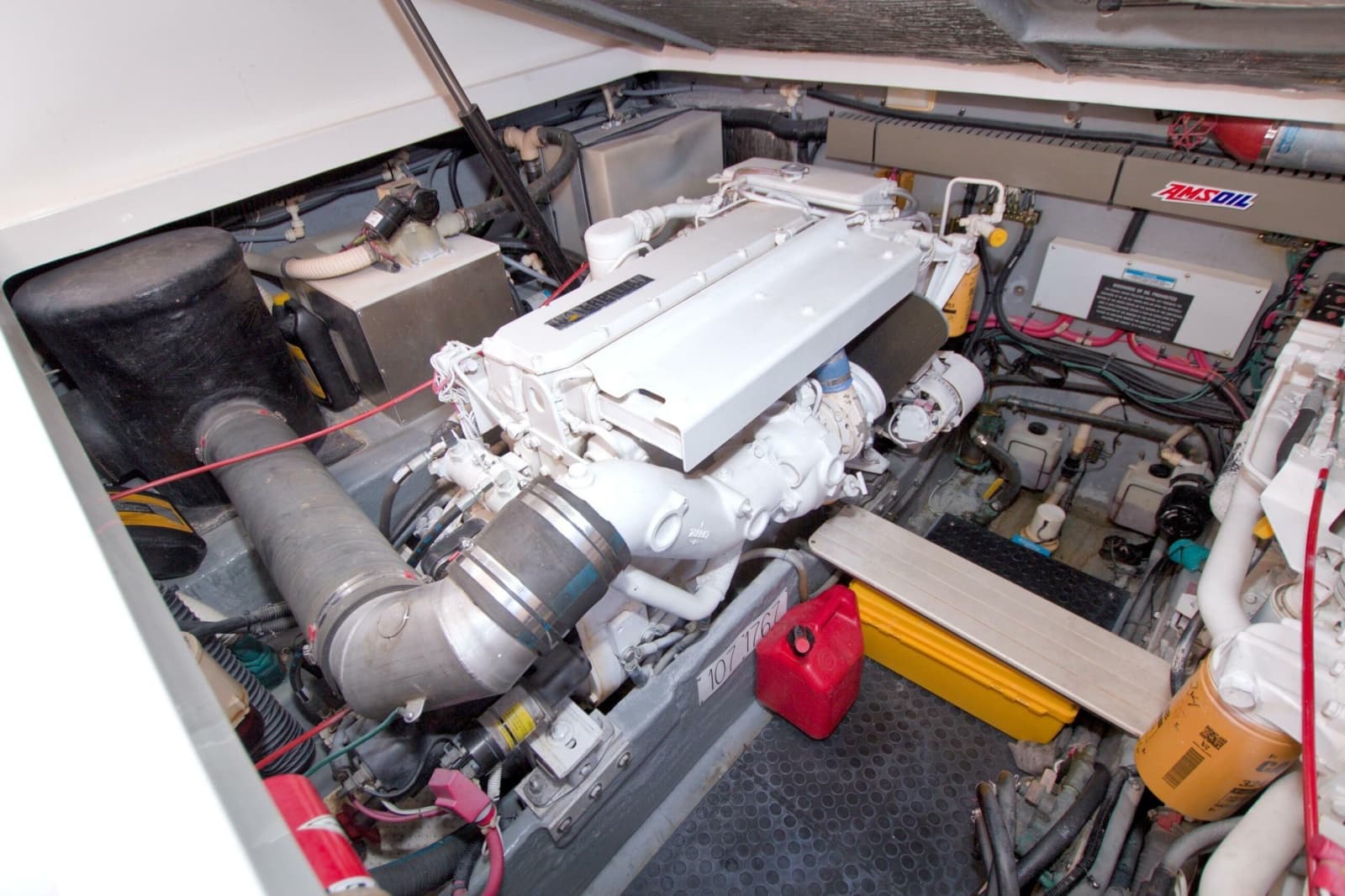 1997 Sea Ray 370 Express Cruiser - Photo 52