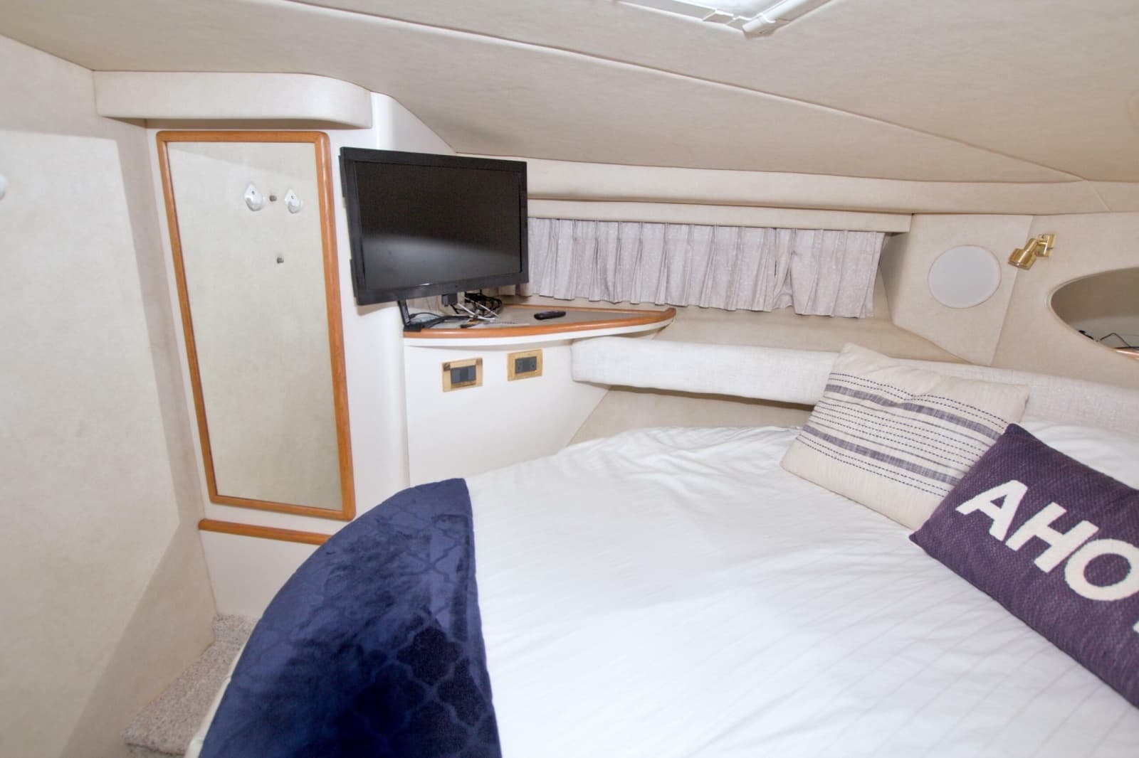1997 Sea Ray 370 Express Cruiser - Photo 38