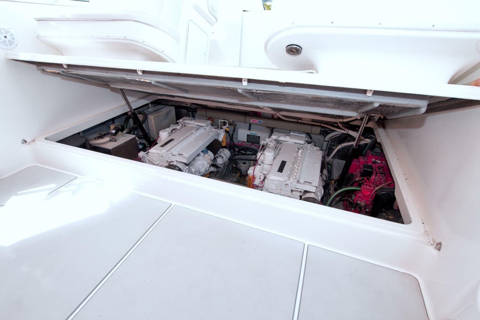 1997 Sea Ray 370 Express Cruiser - Photo 51