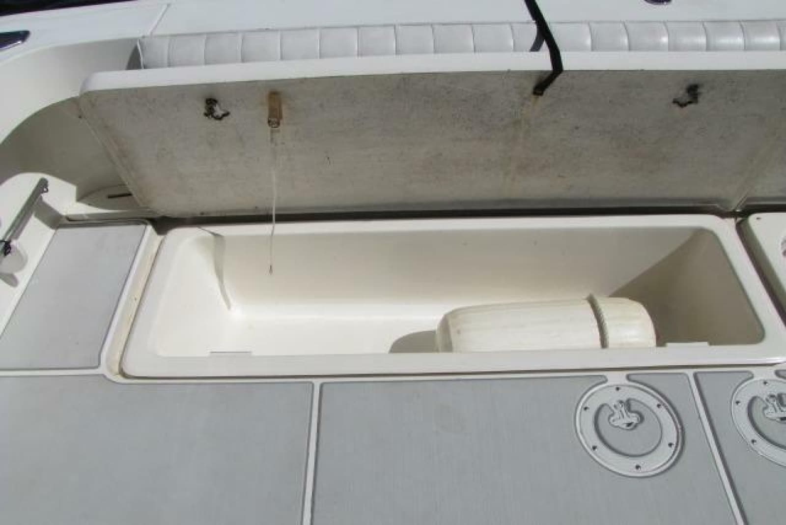 1997 Sea Ray 370 Express Cruiser - Photo 21