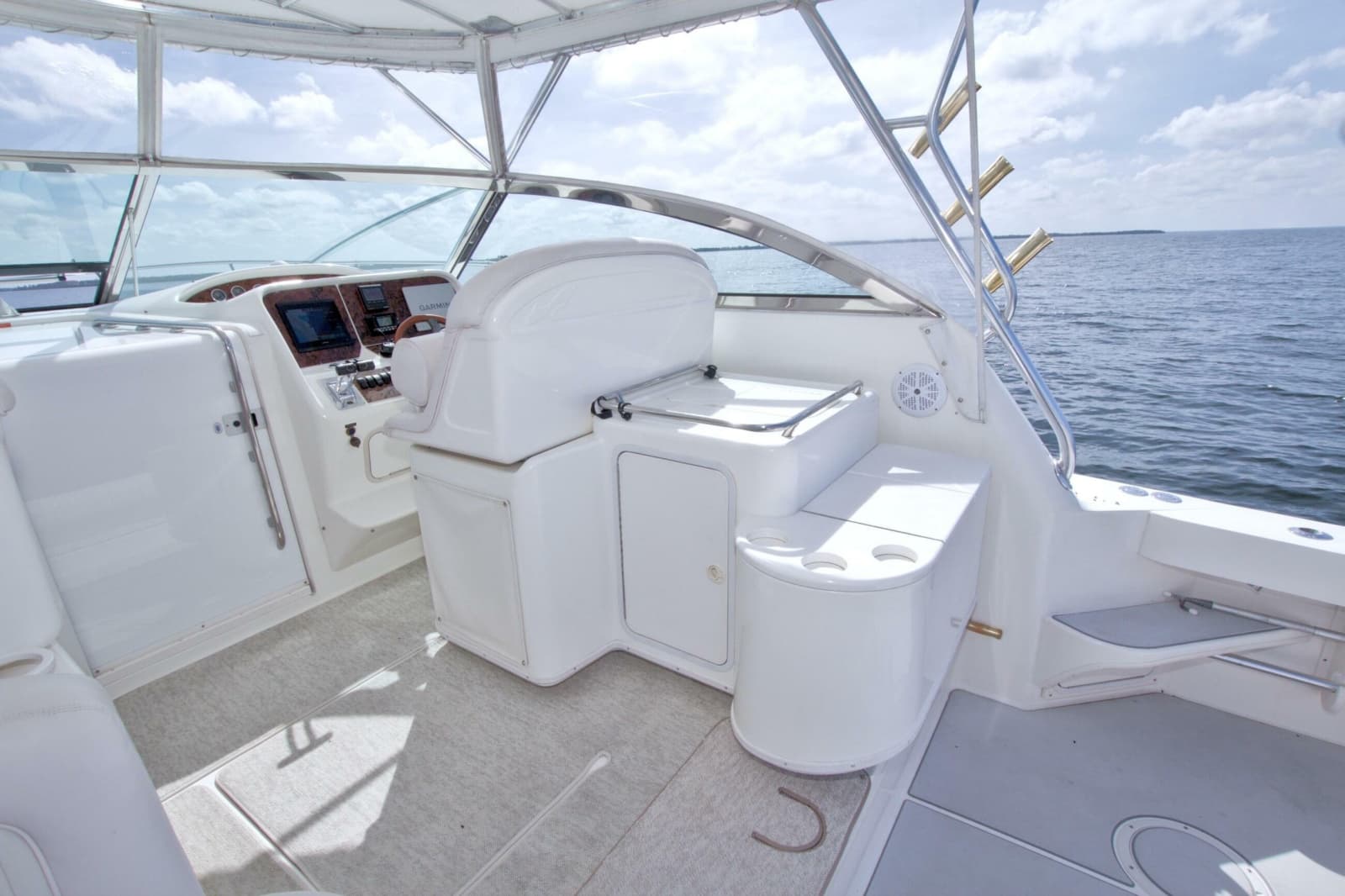 1997 Sea Ray 370 Express Cruiser - Photo 24