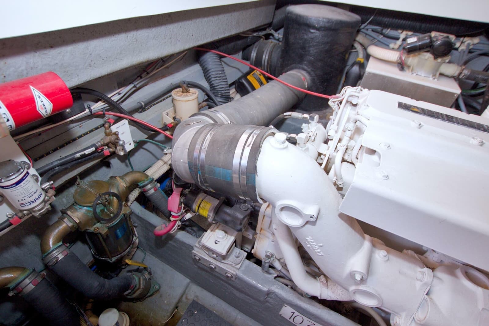 1997 Sea Ray 370 Express Cruiser - Photo 53