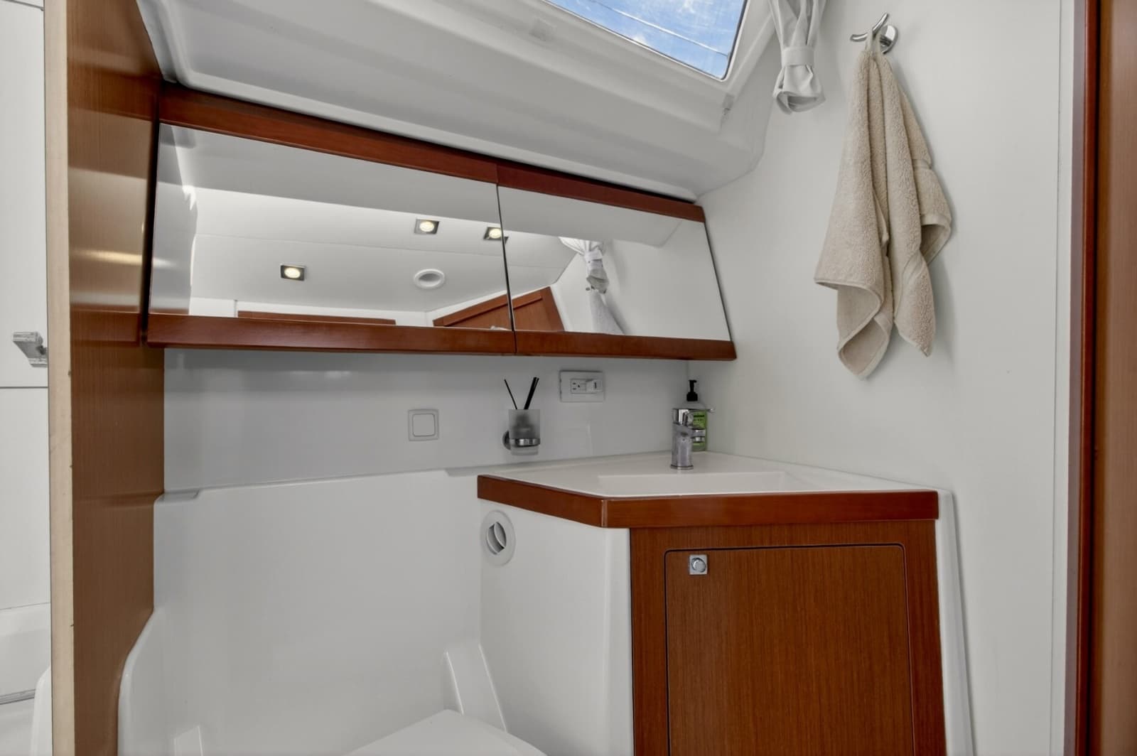 2012 Beneteau Oceanis 48 - Photo 87