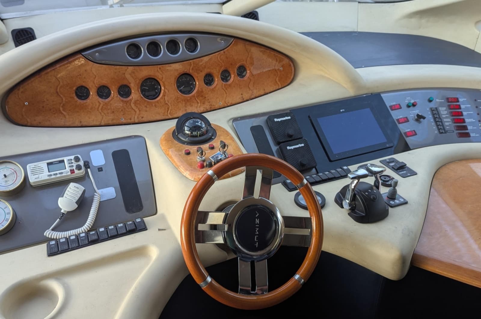 2005 Azimut Fly 62