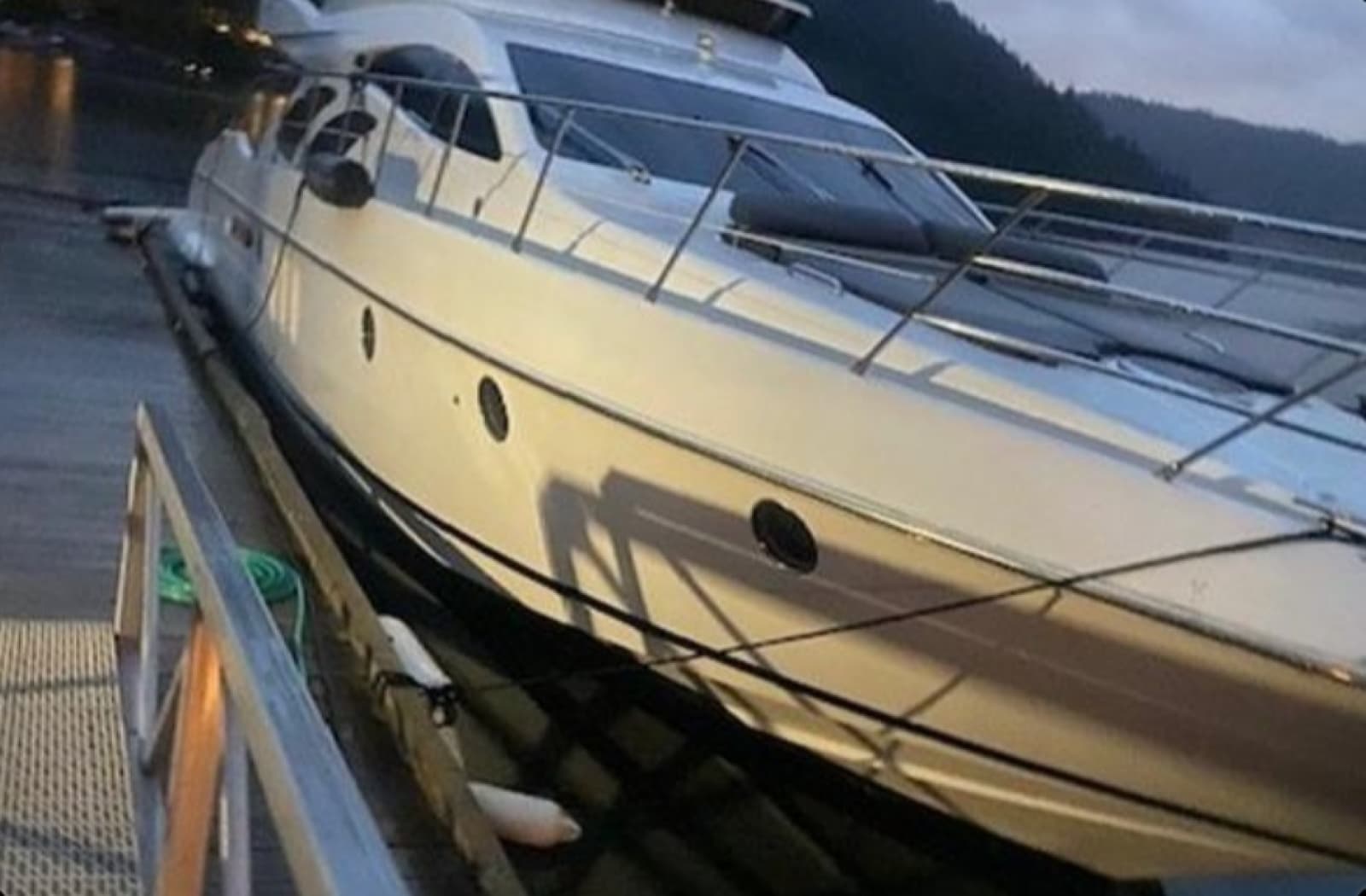 2005 Azimut Fly 62