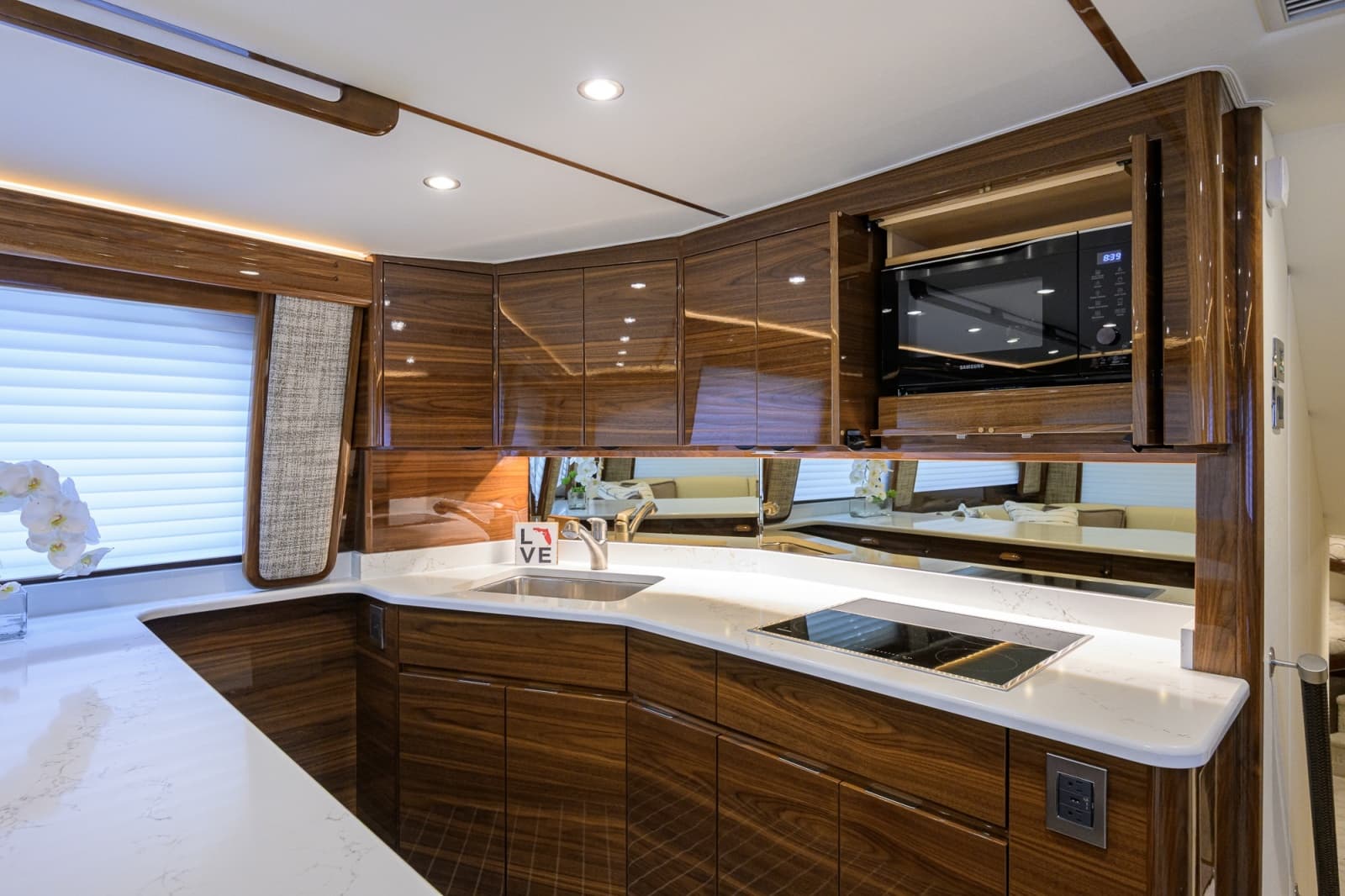2024 Viking 54 Convertible - Photo 9