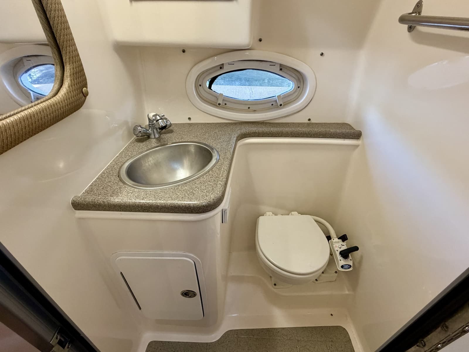 2008 Rinker 280 Express Cruiser