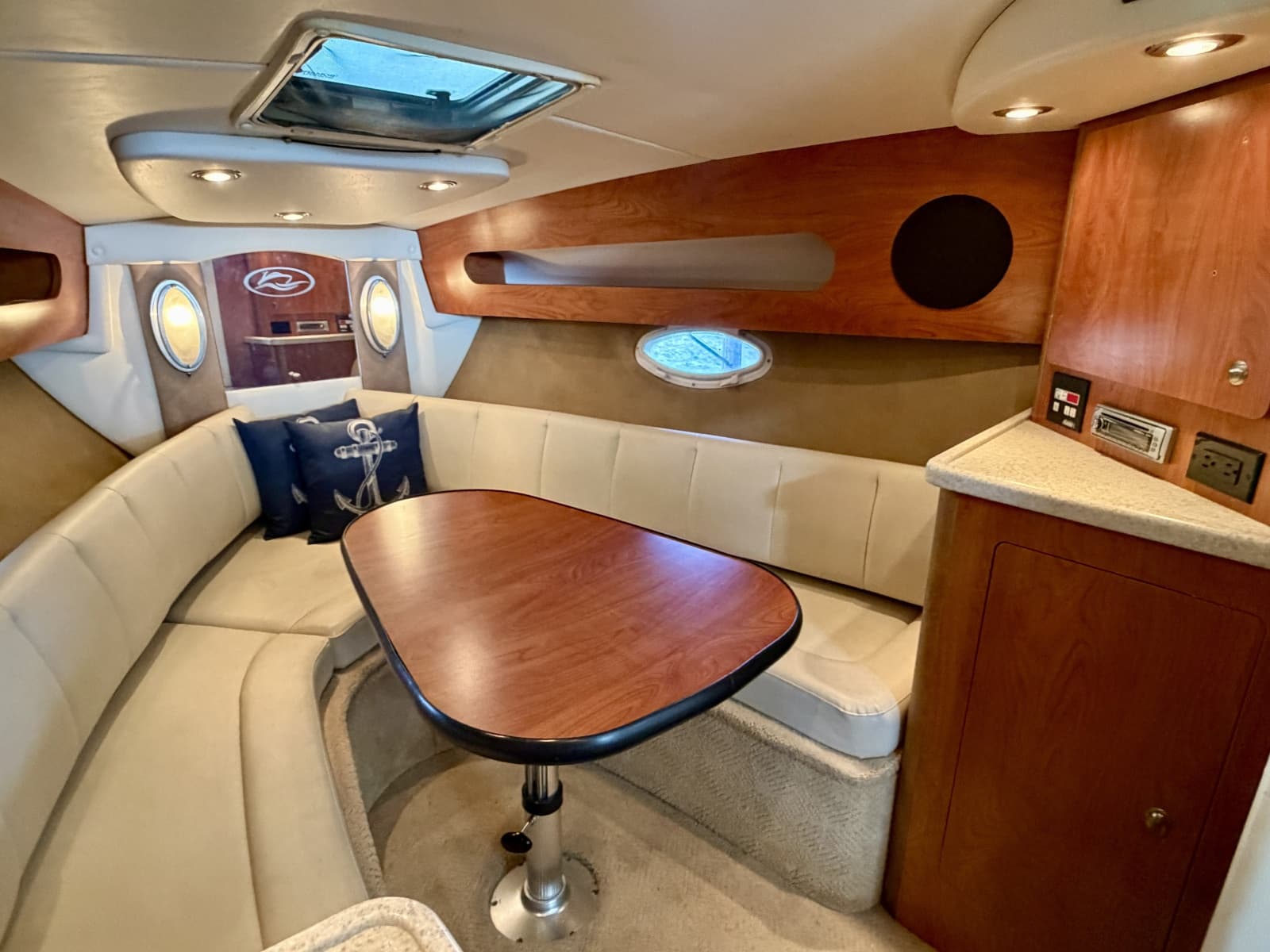 2008 Rinker 280 Express Cruiser