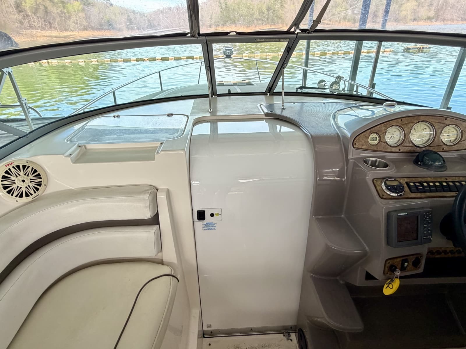 2008 Rinker 280 Express Cruiser