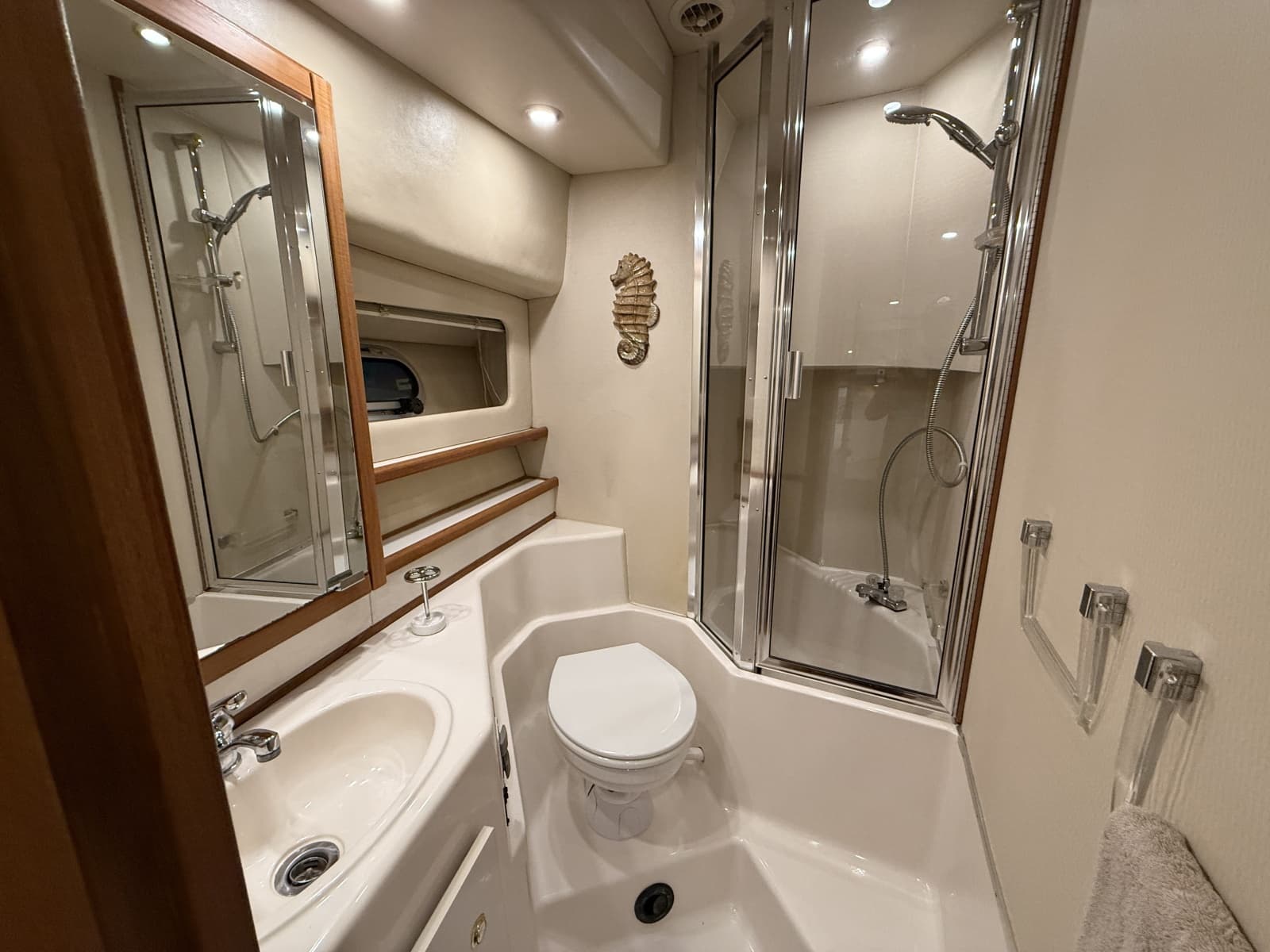 1998 Bayliner 4788 - Photo 35
