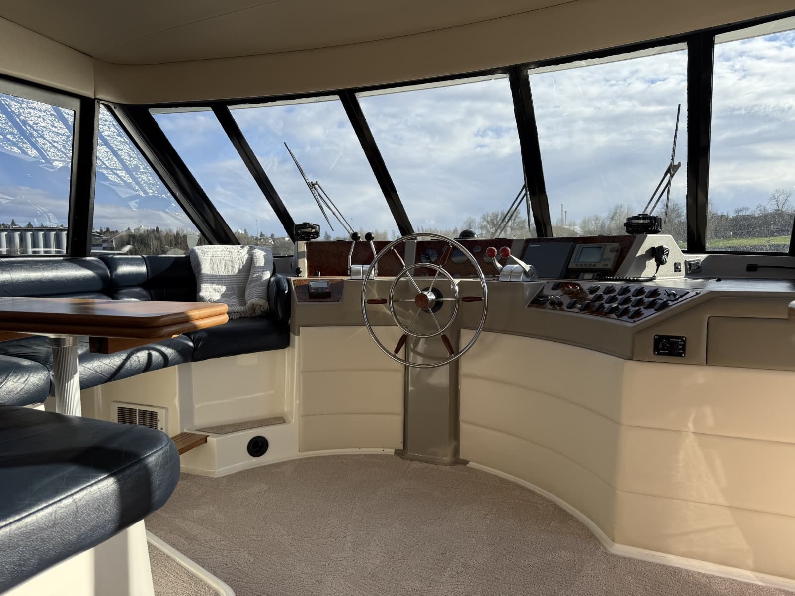 1998 Bayliner 4788 - Photo 30