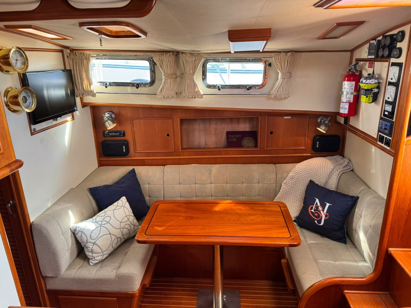 1999 Grand Banks Yachts  - Photo 21