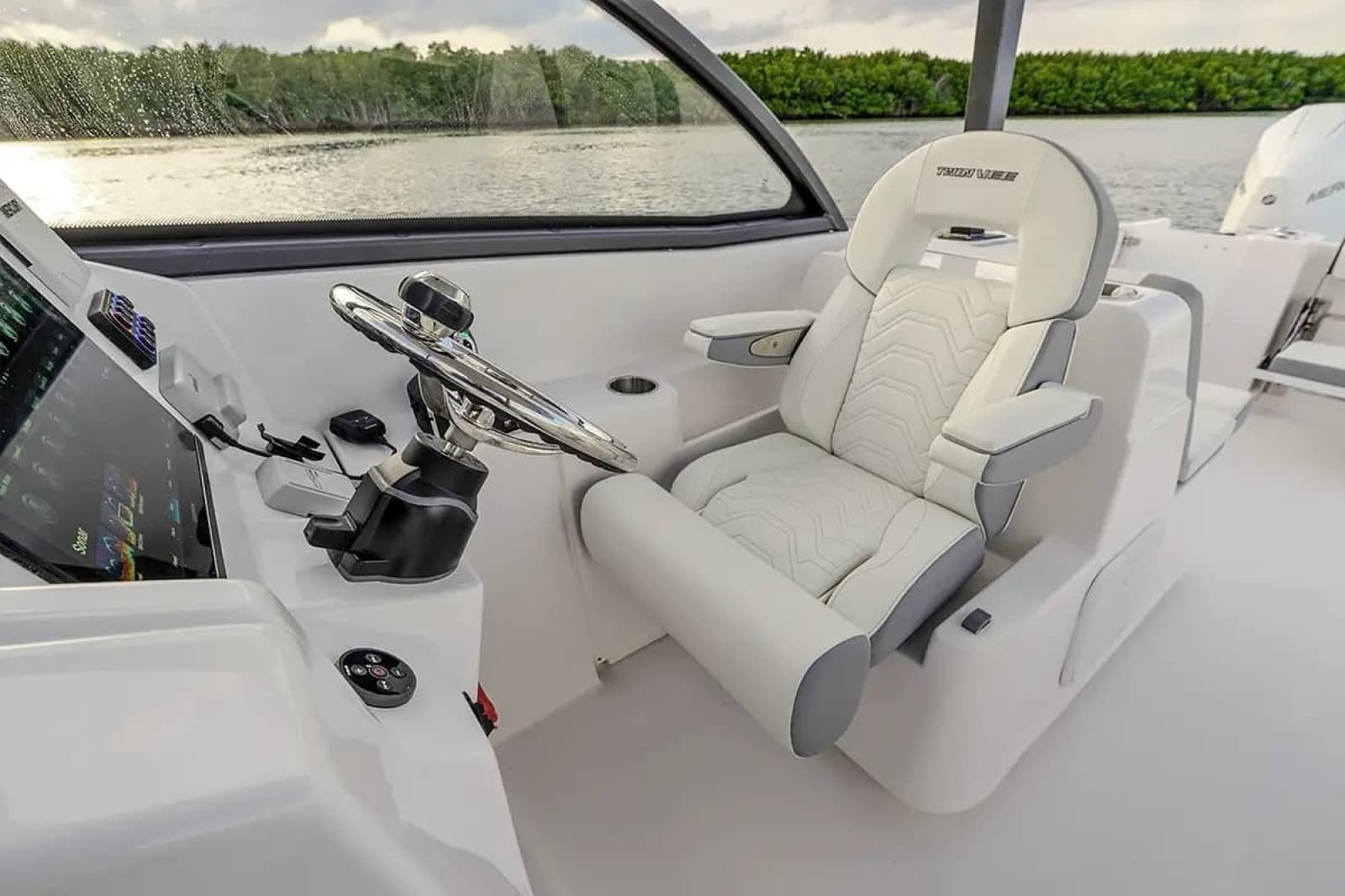 2026 Twin Vee 280 GFX2 DC