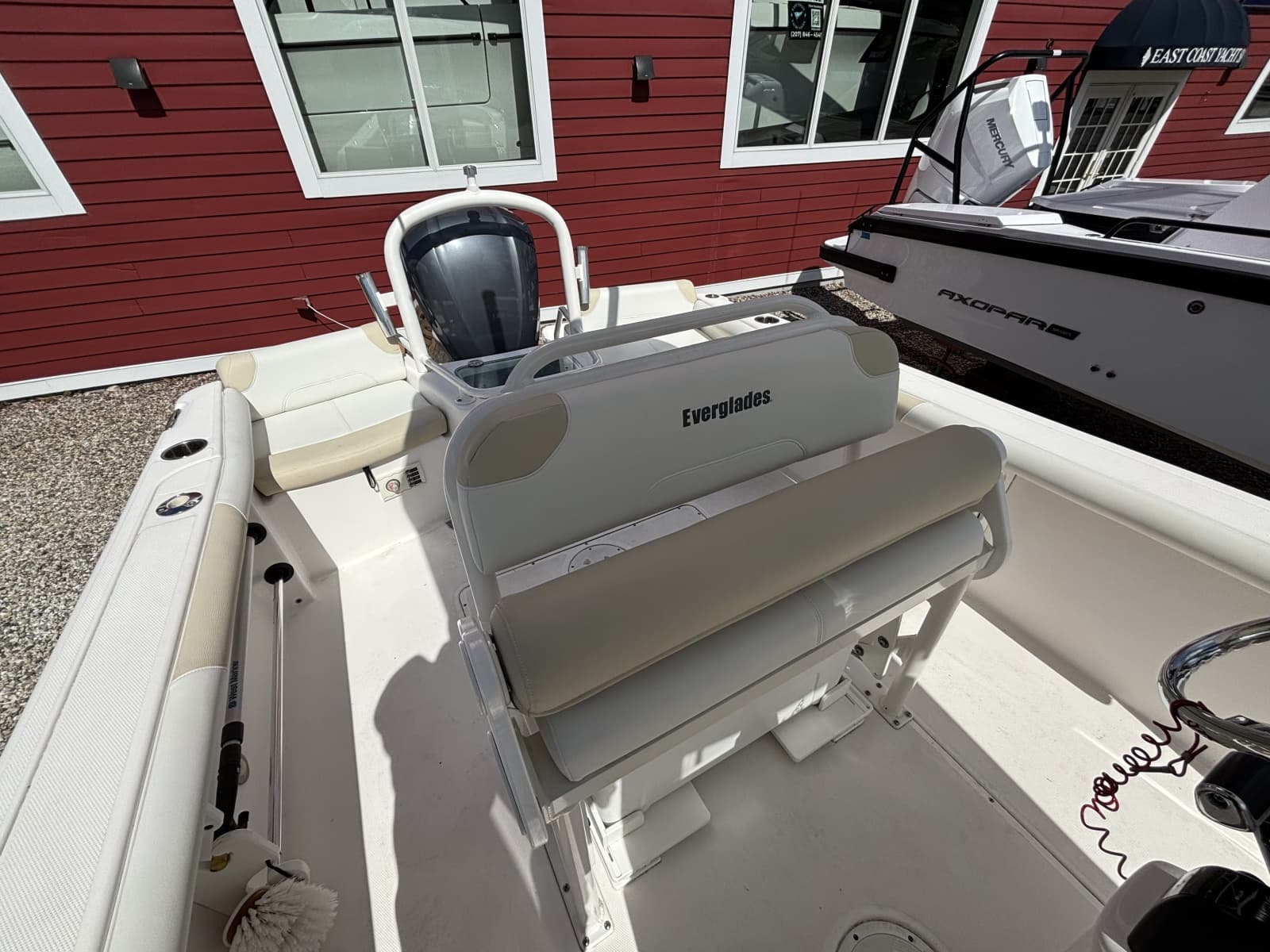 2011 Everglades Everglades 230 CC
