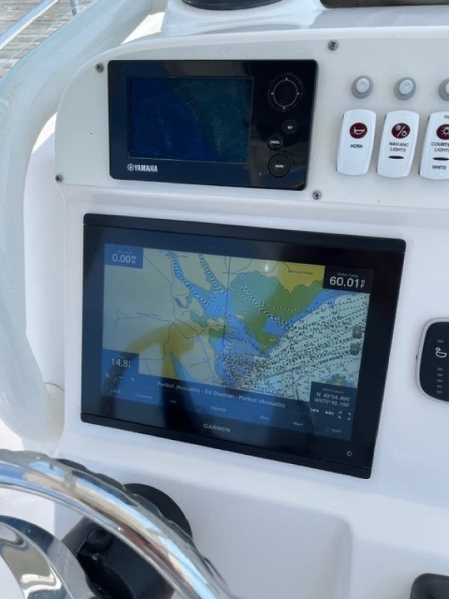 2011 Everglades Everglades 230 CC