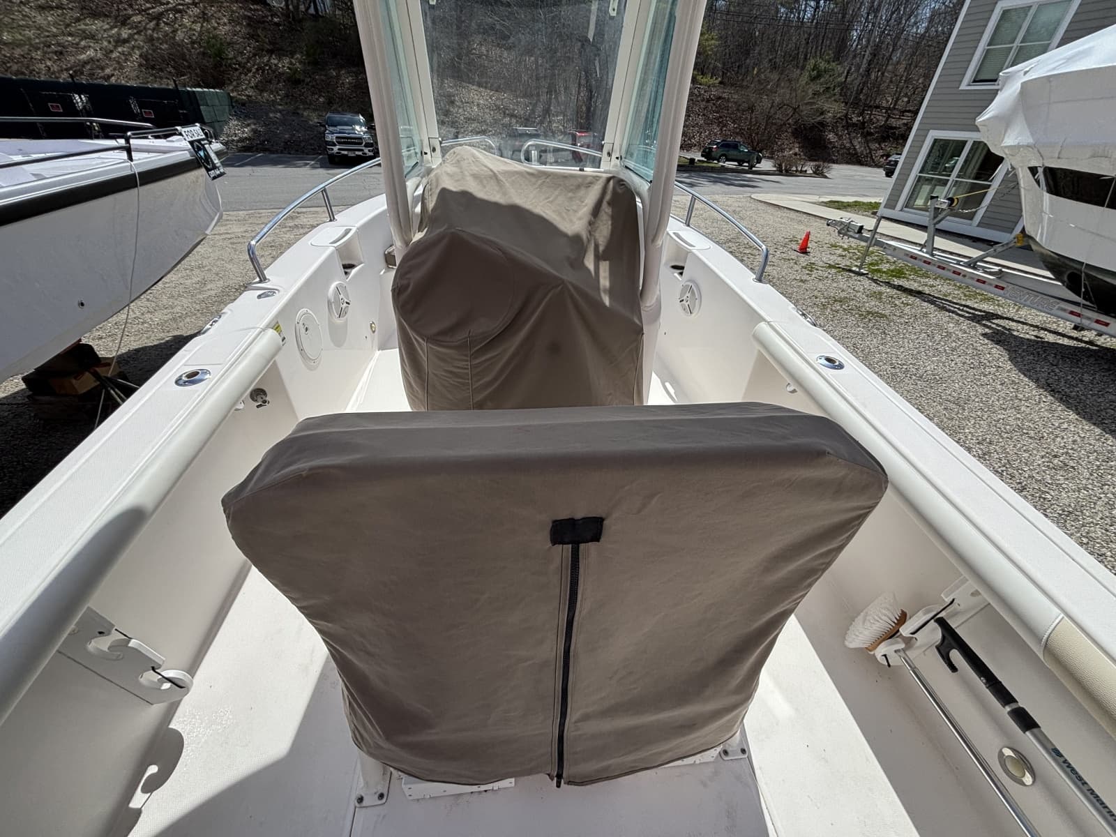 2011 Everglades Everglades 230 CC